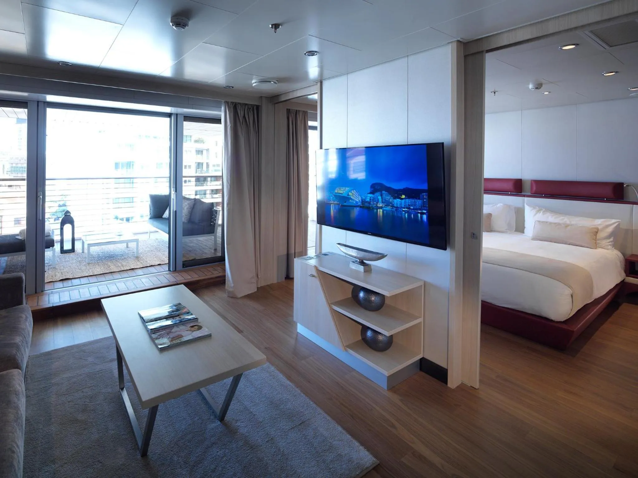 Living room, Bed in Sunborn Gibraltar