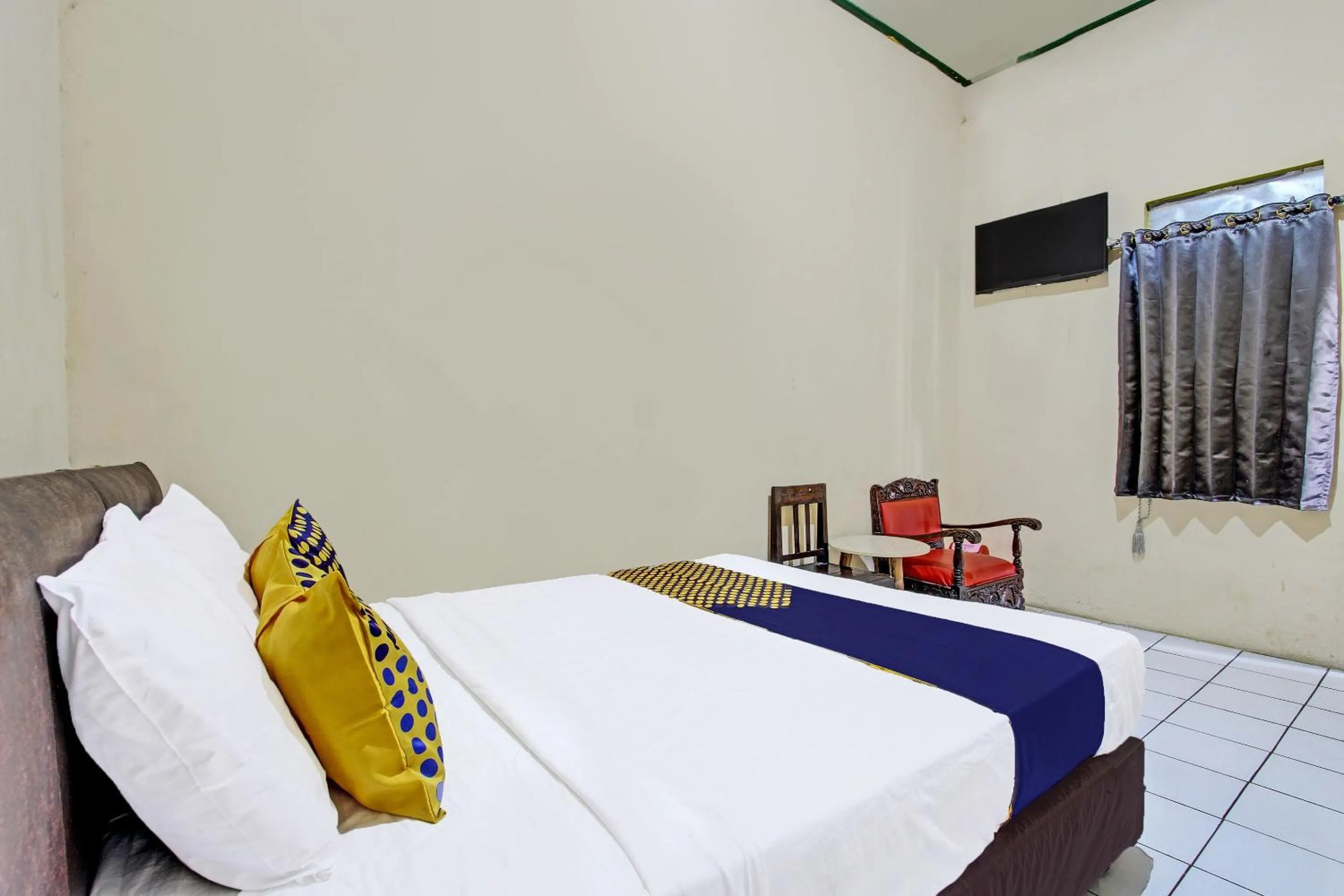 Bedroom, Bed in Hotel O Indah Arum