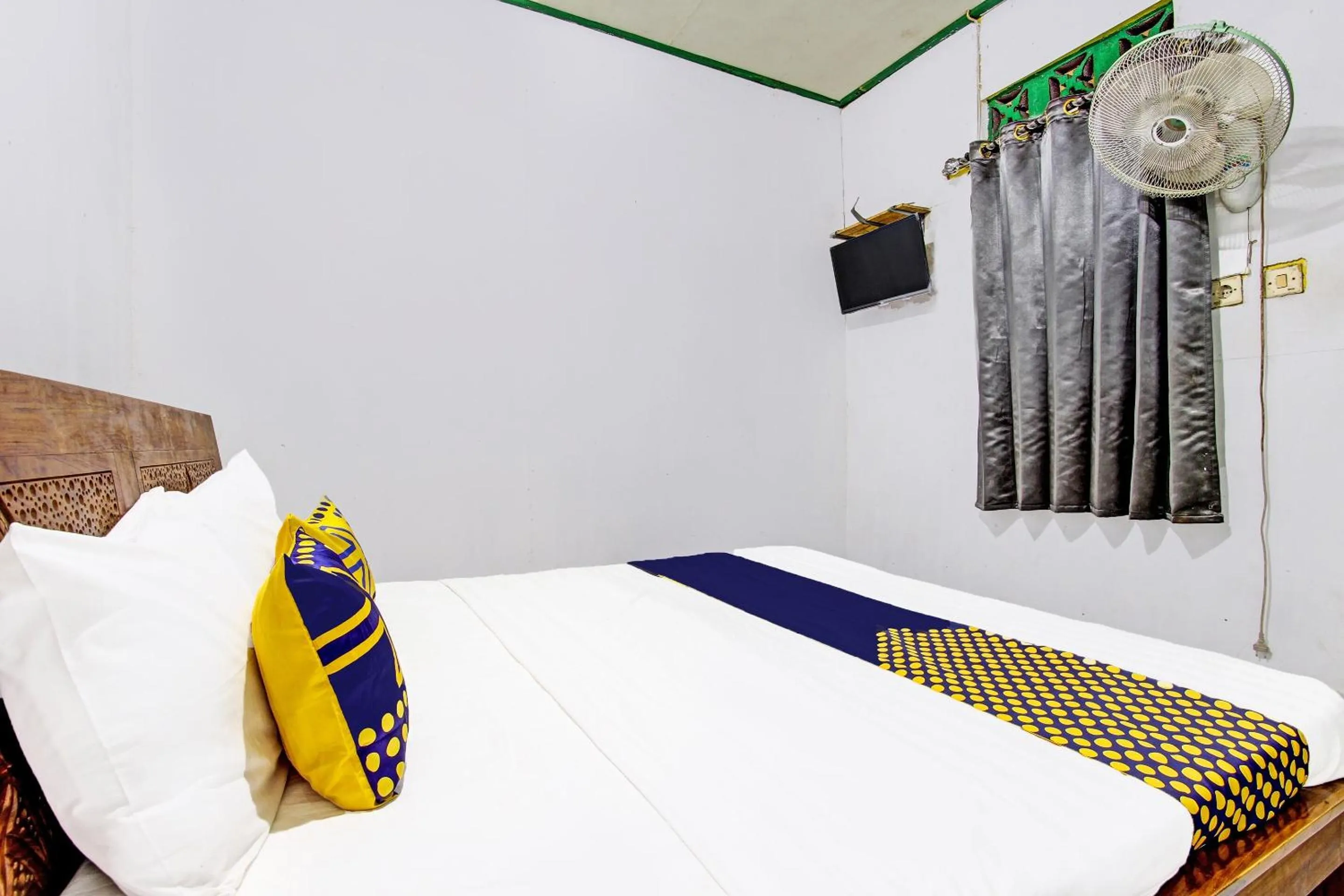 Bedroom, Bed in Hotel O Indah Arum