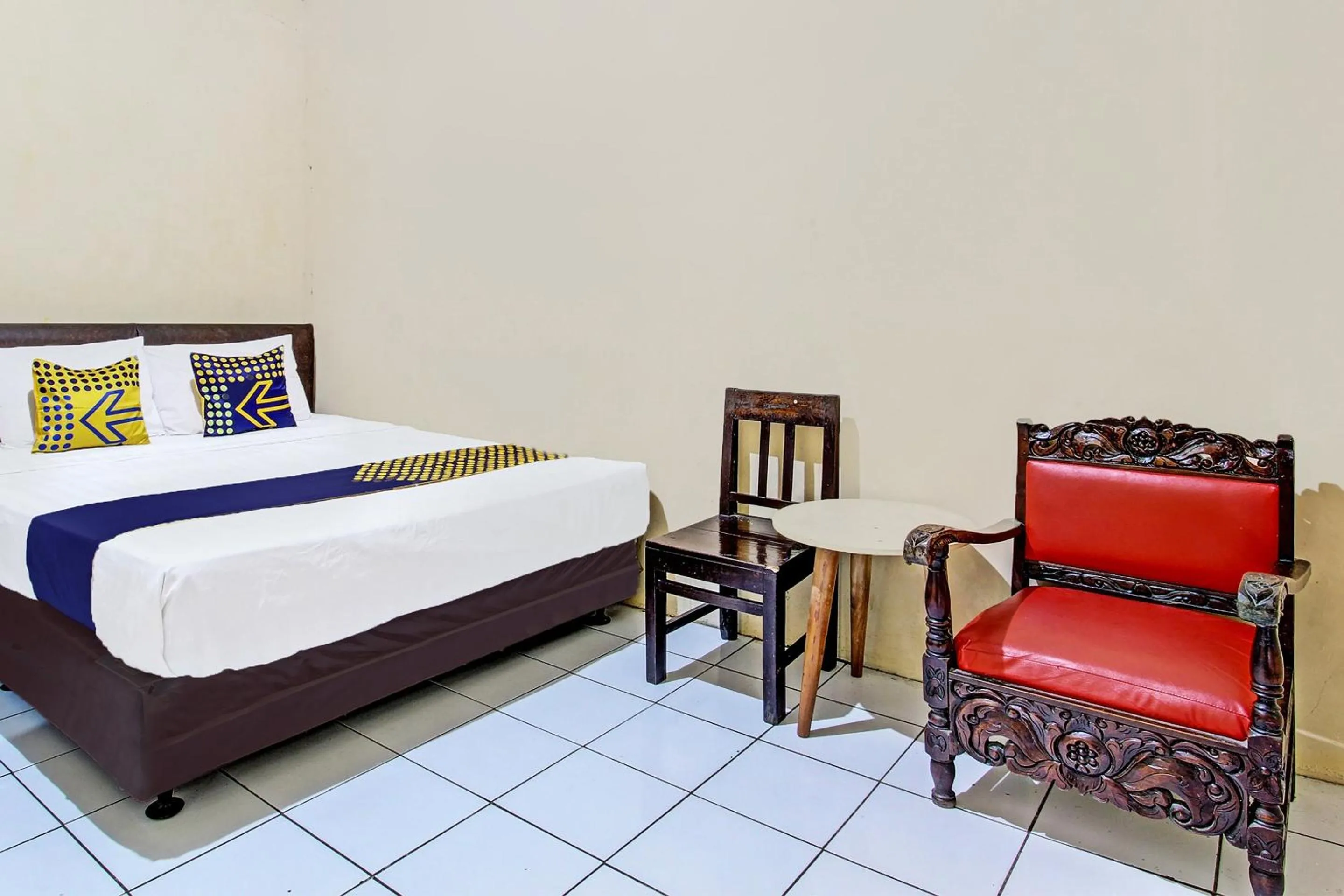 Bedroom, Bed in Hotel O Indah Arum