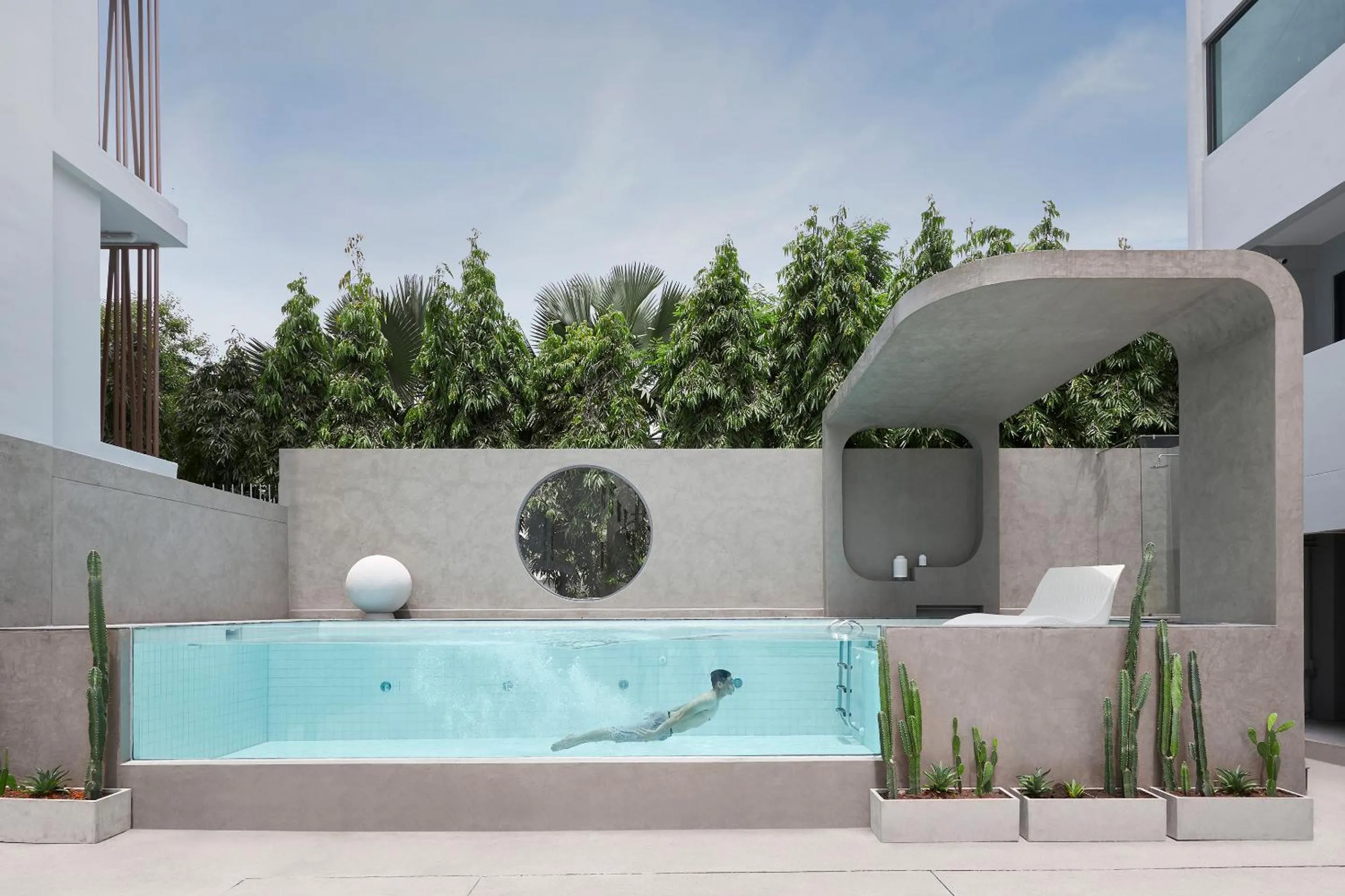 Swimming pool in Livable Hotel Bangkok