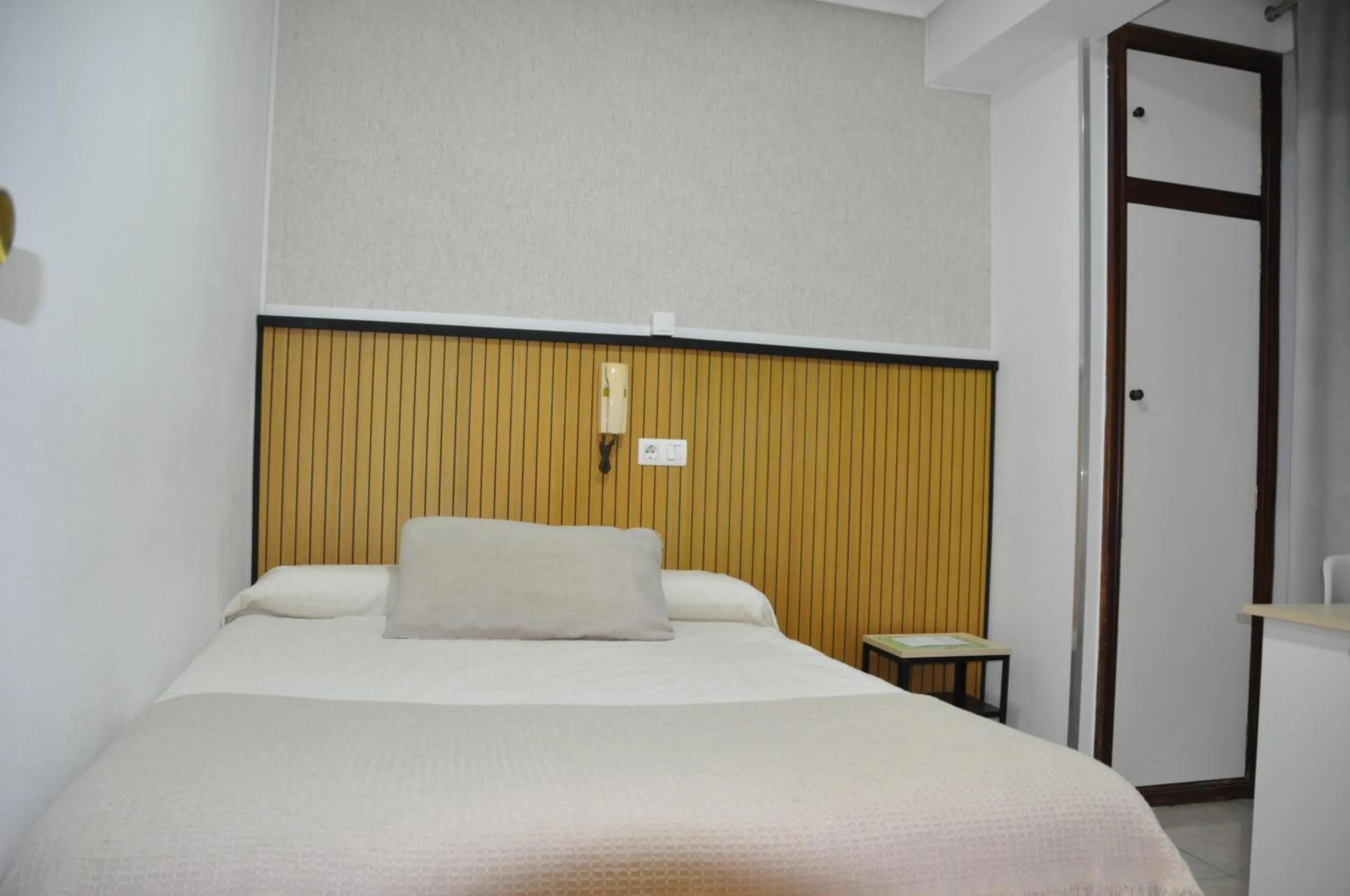 Bed in Hostal Ramón y Cajal