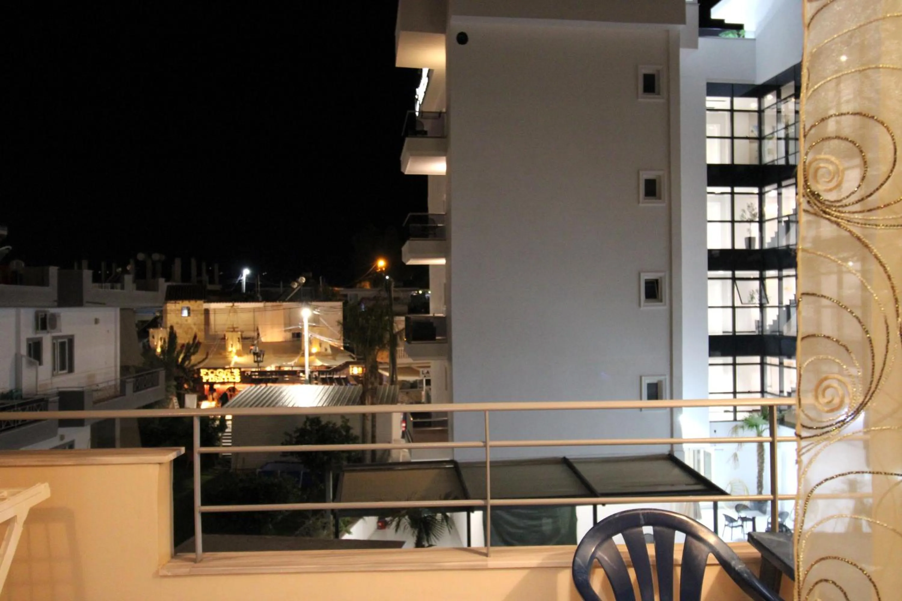 Night in Vila Oscar