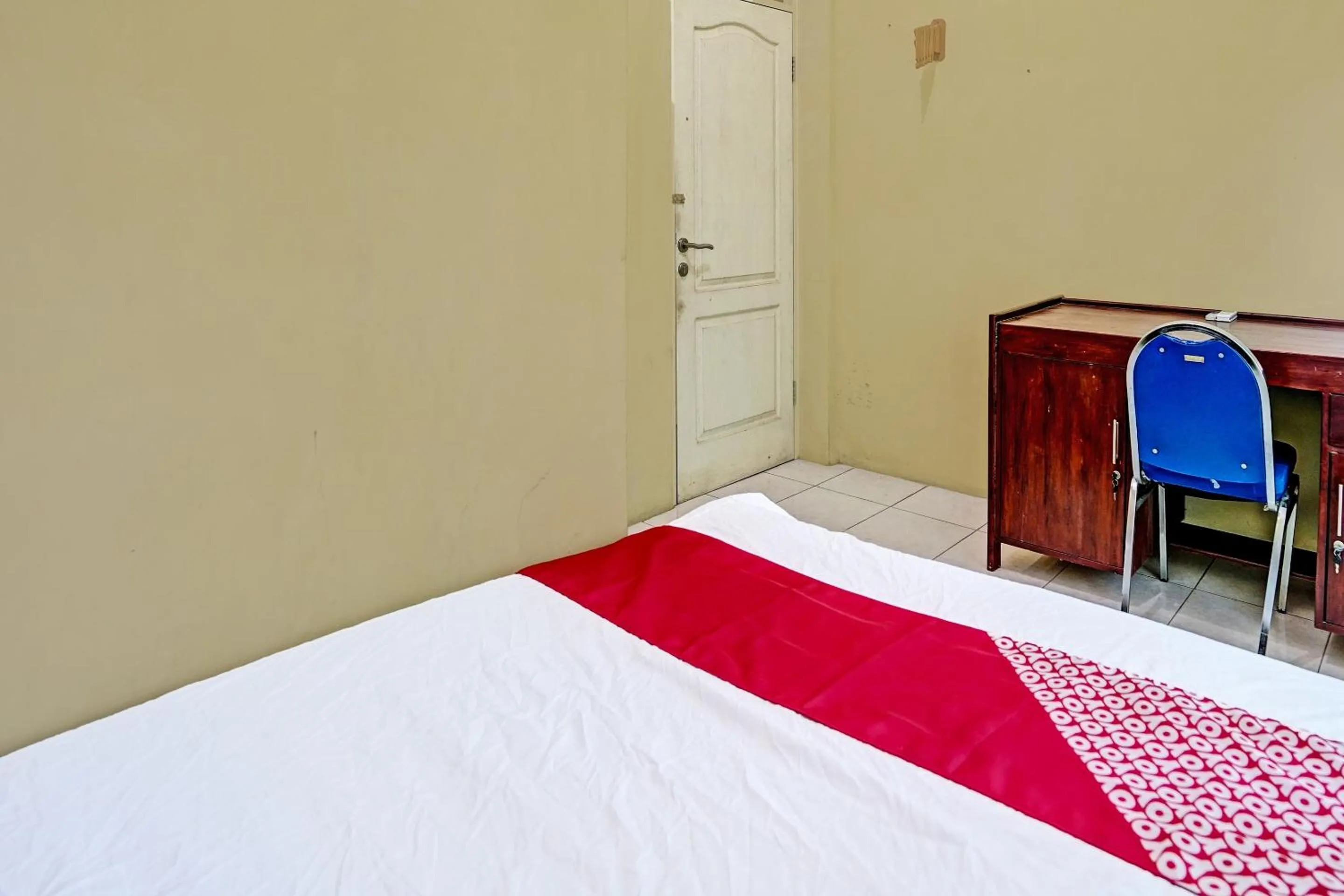 Bedroom, Bed in Hotel O Kost Esklusif Barokah