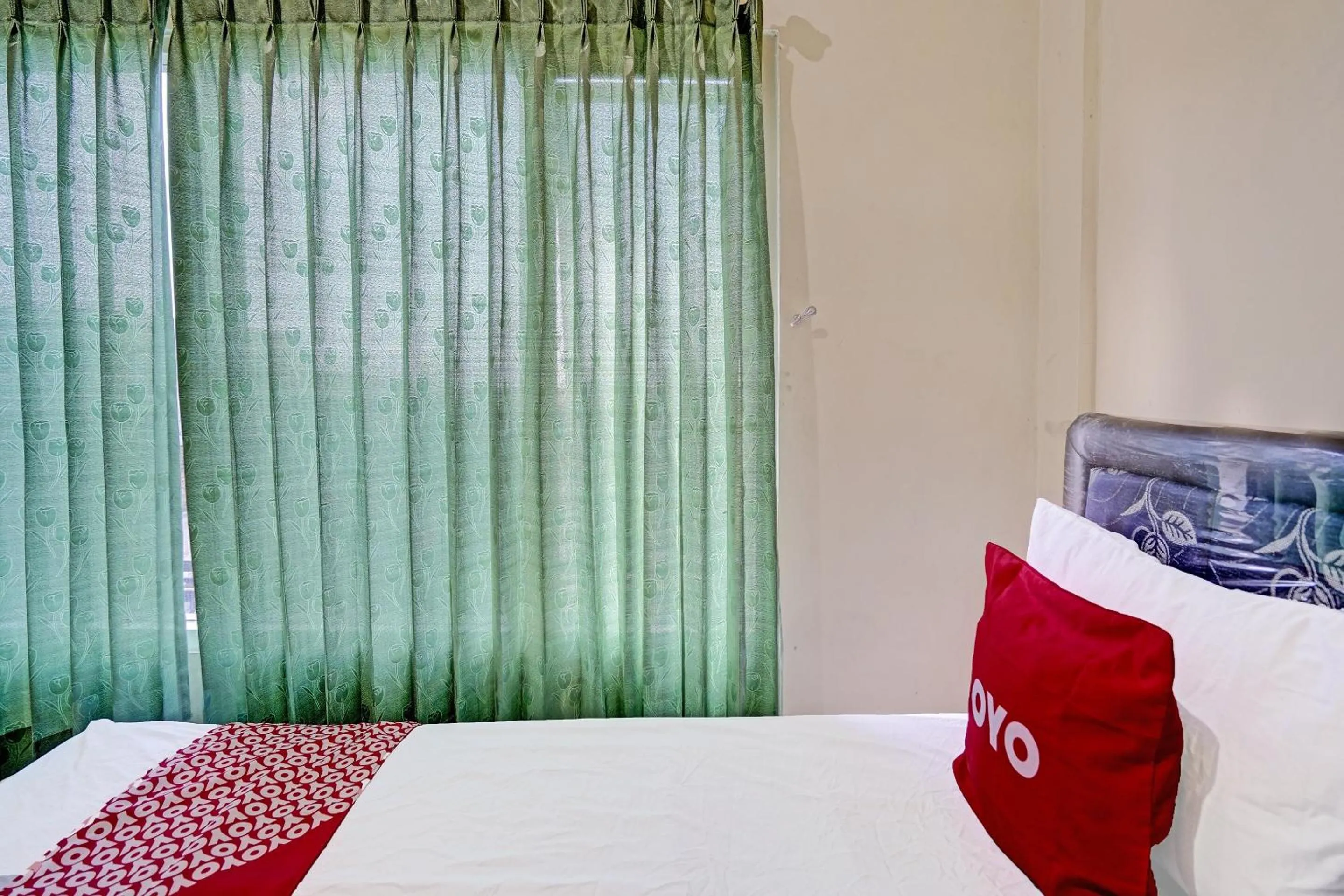 Bedroom, Bed in Hotel O Kost Esklusif Barokah