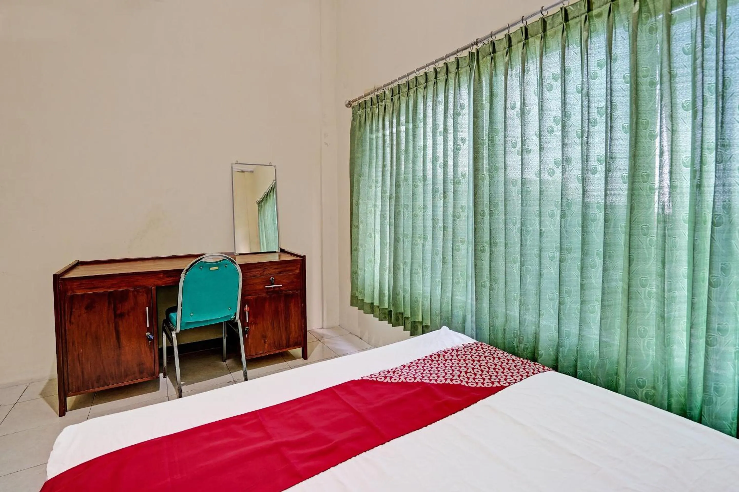 Bedroom, Bed in Hotel O Kost Esklusif Barokah