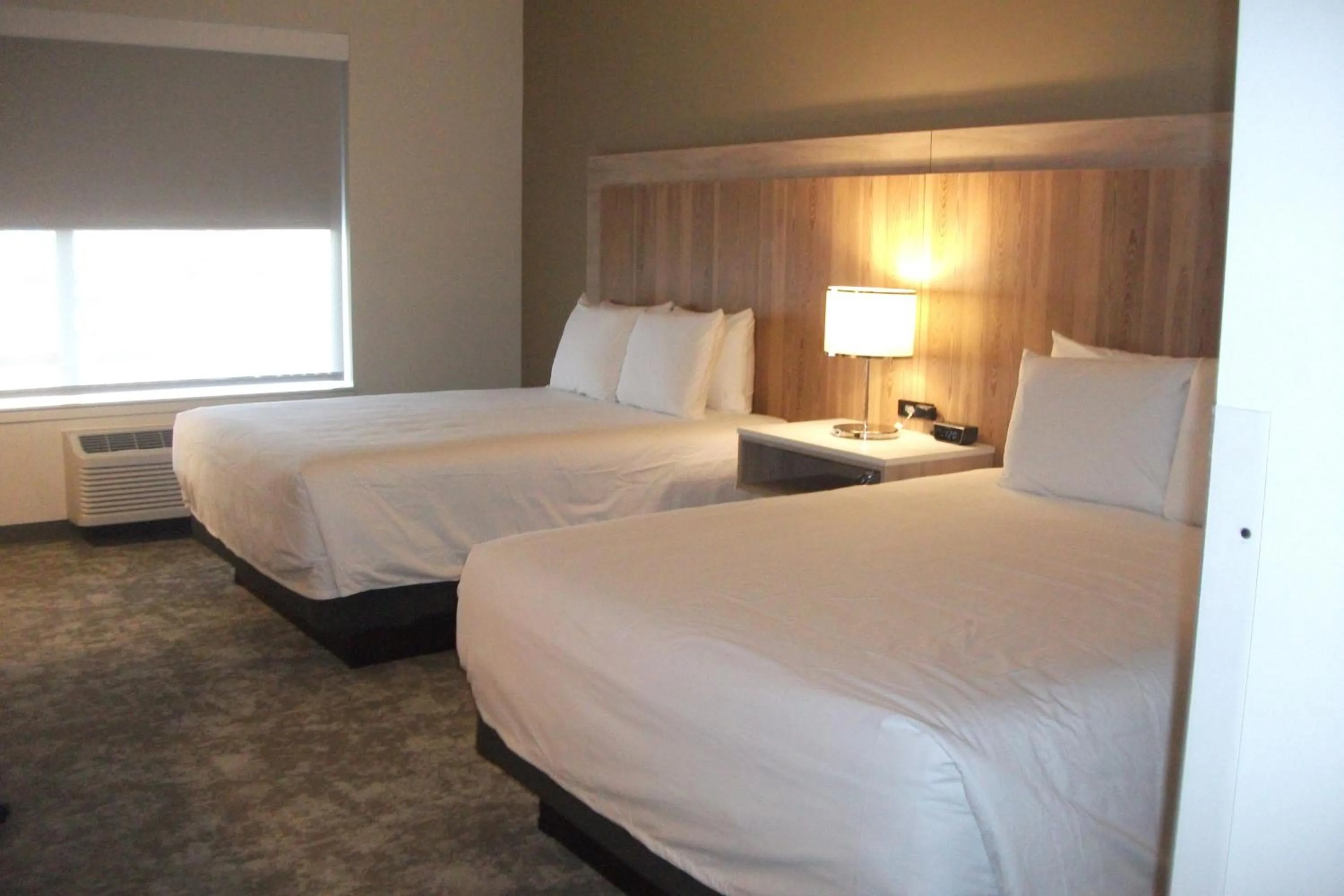 Bedroom, Bed in Radisson Hotel Pendleton Airport
