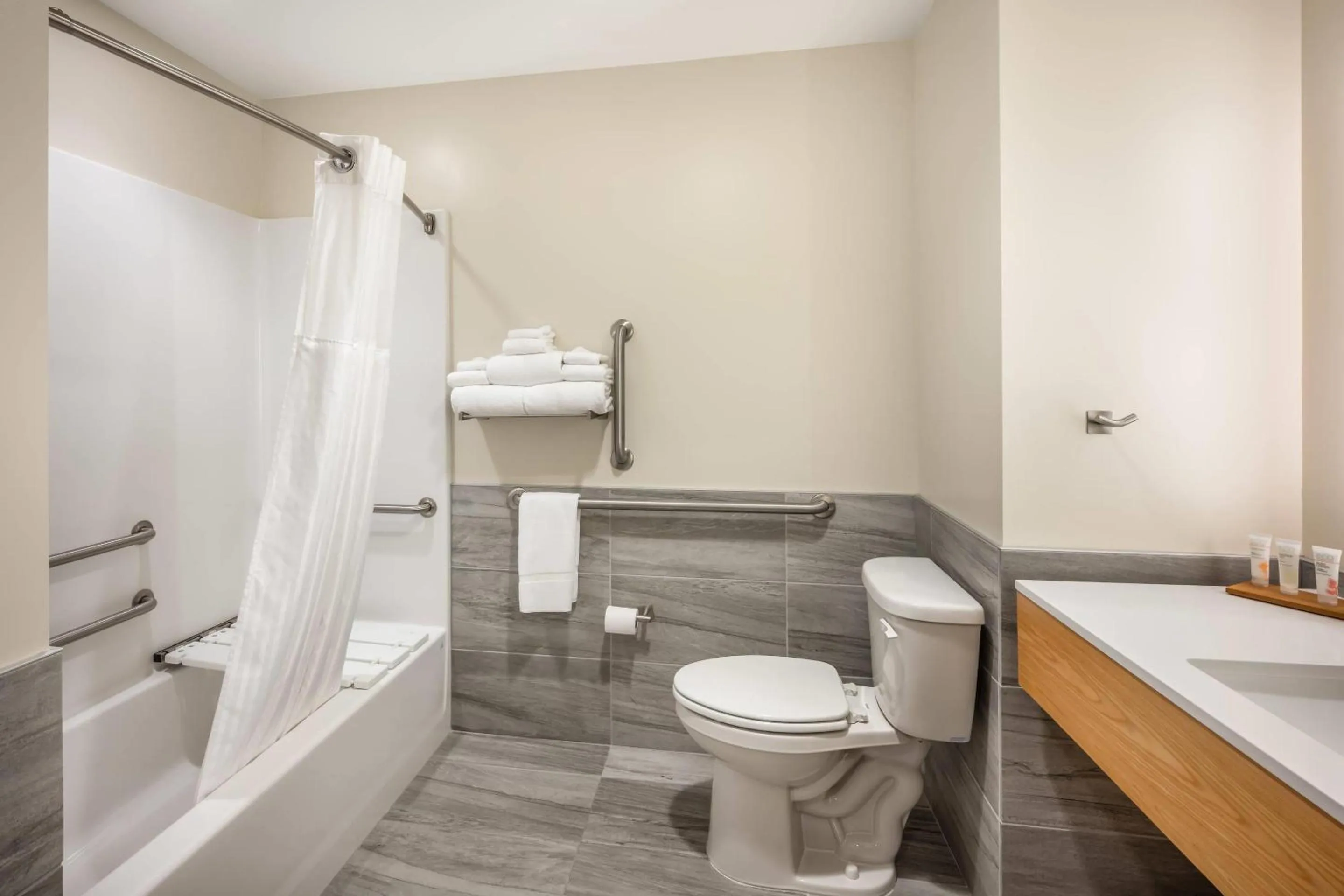 Bedroom in Radisson Hotel Pendleton Airport