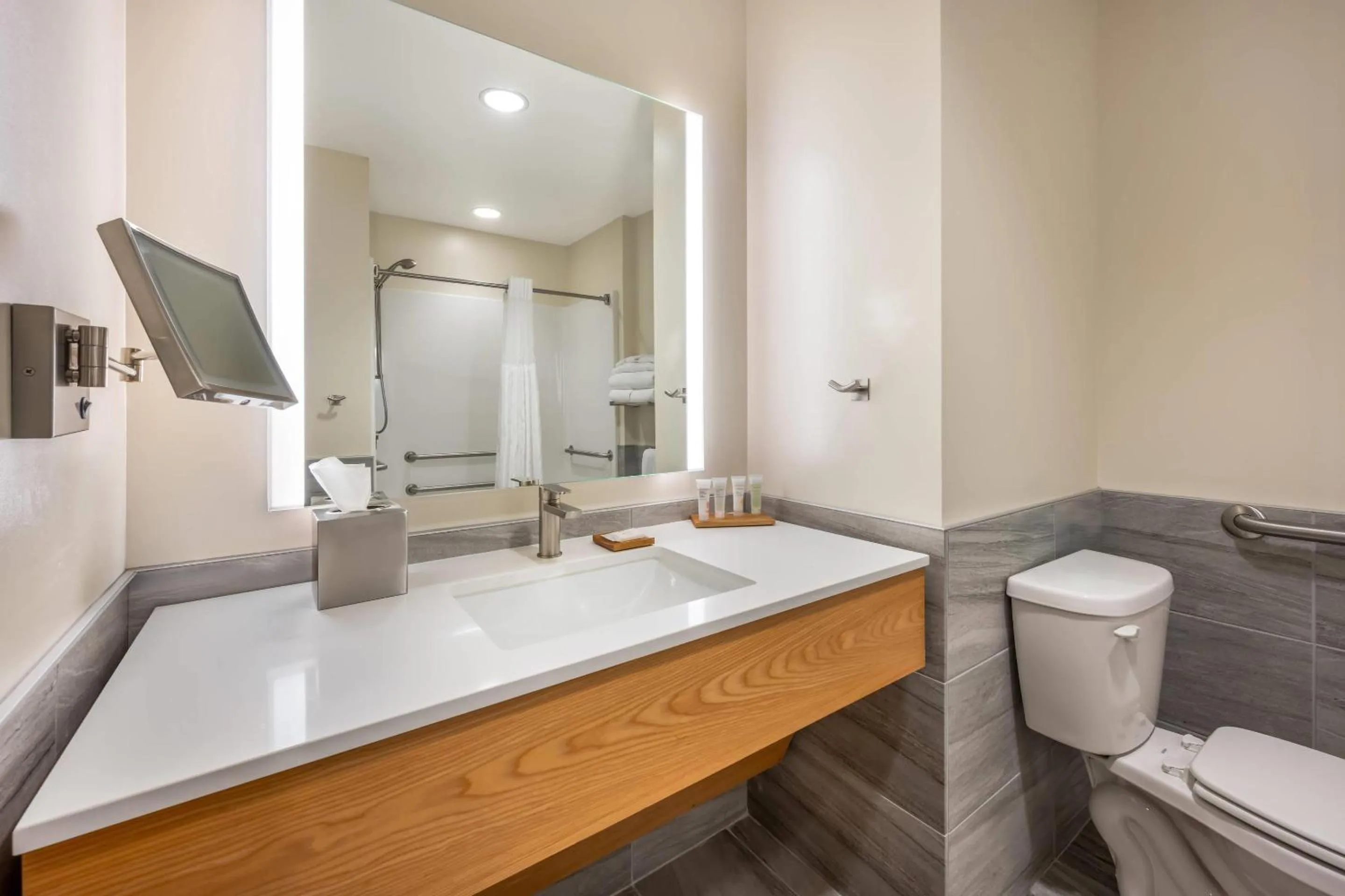 Bedroom in Radisson Hotel Pendleton Airport