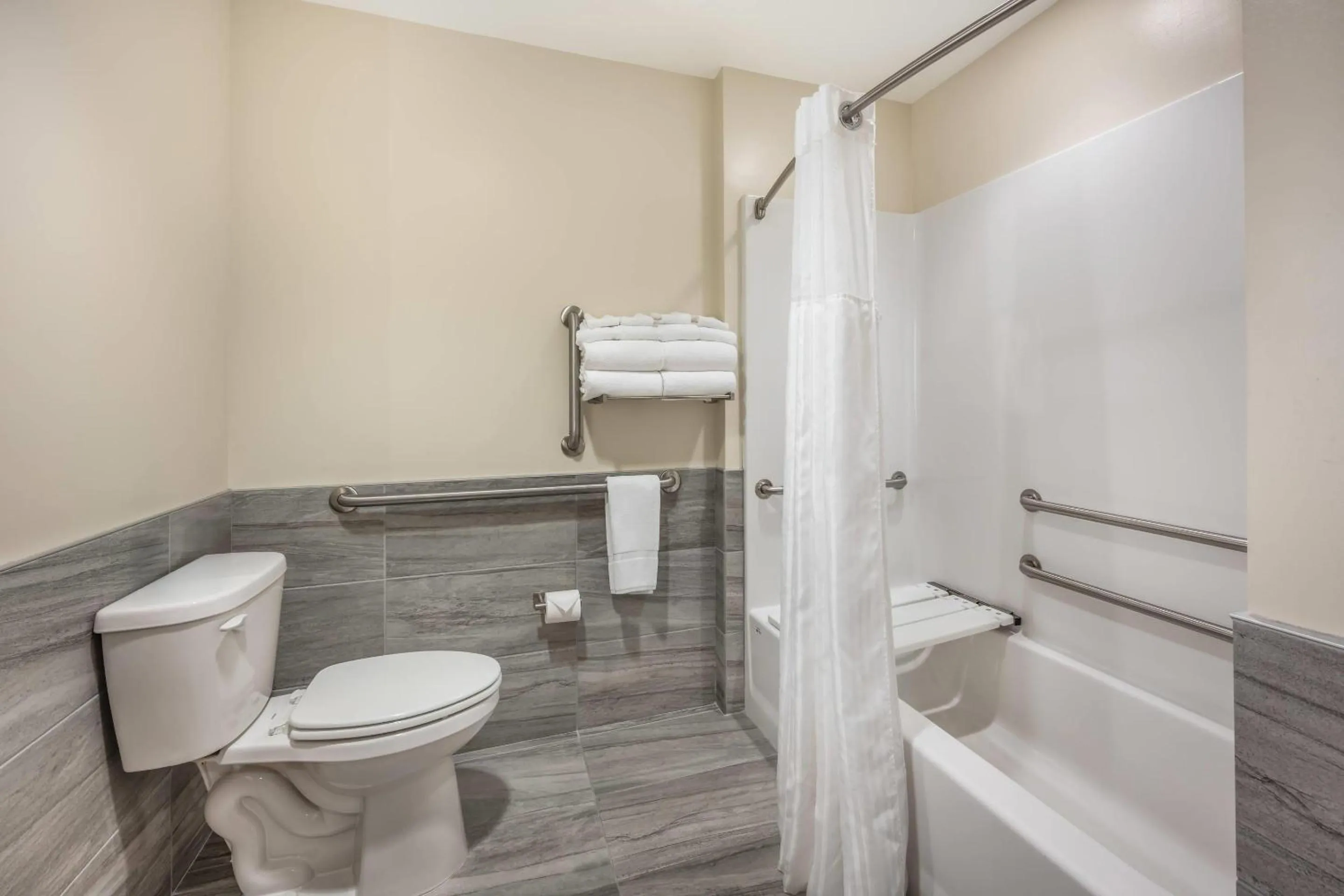 Bedroom in Radisson Hotel Pendleton Airport