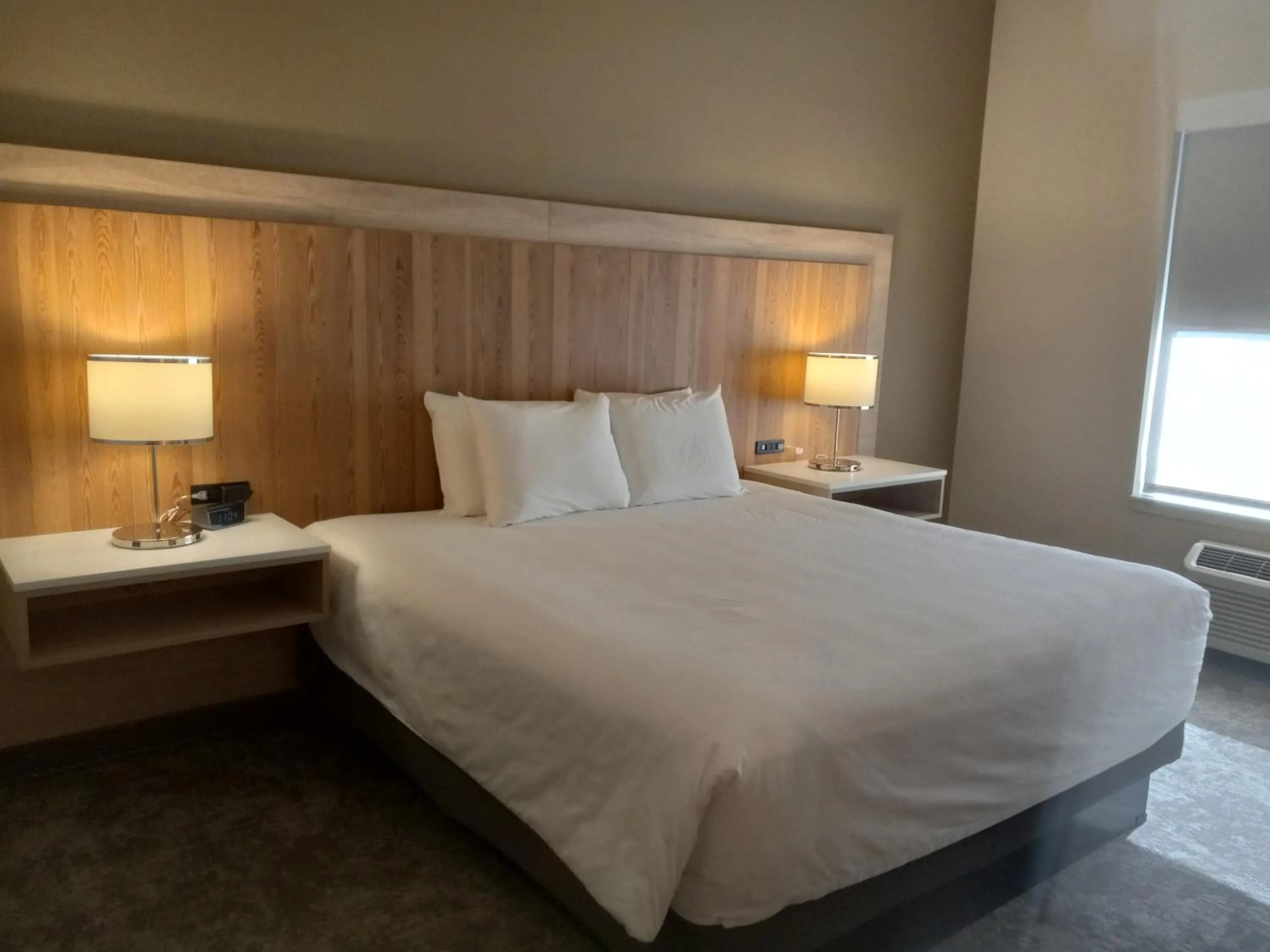 Bedroom, Bed in Radisson Hotel Pendleton Airport