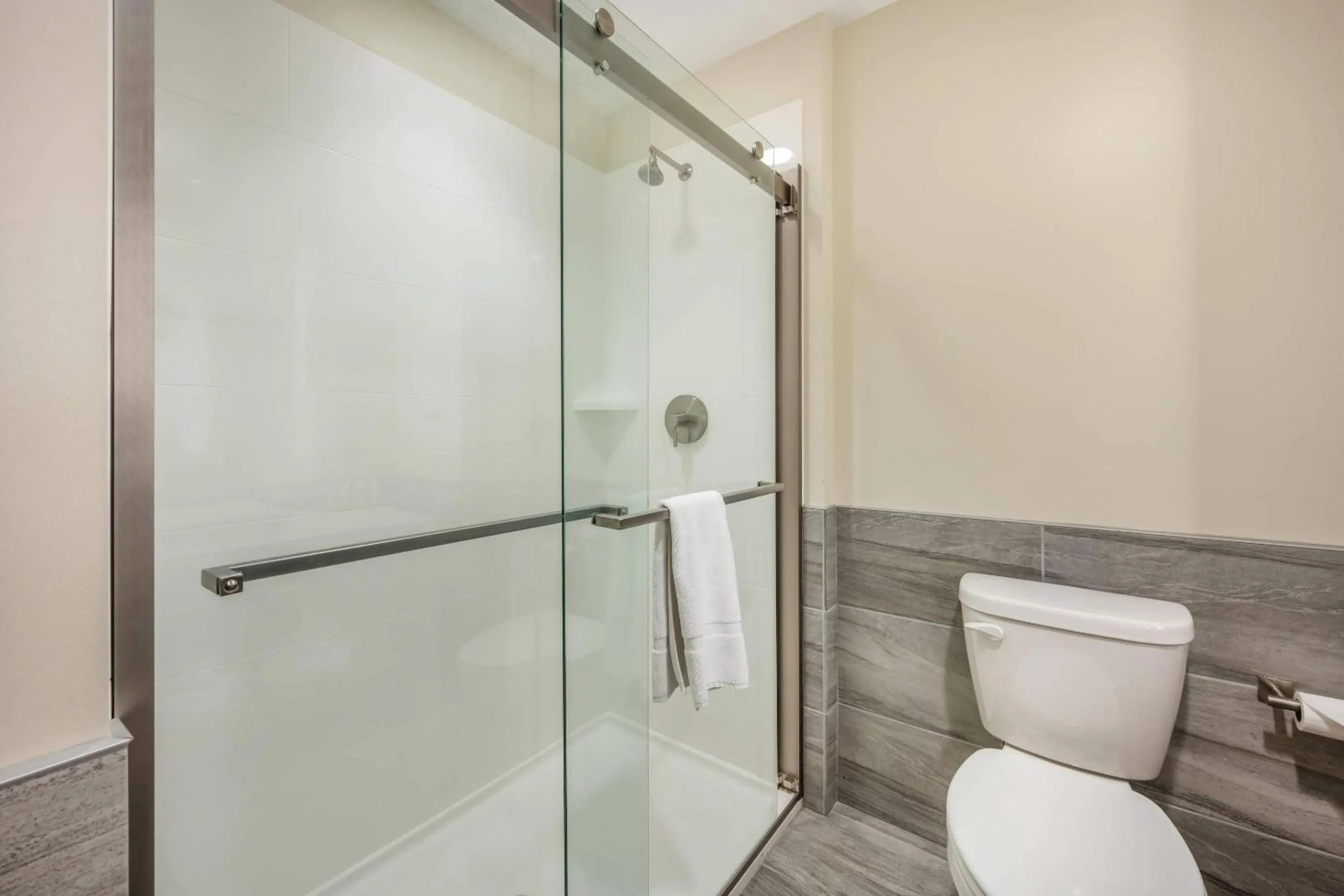 Bedroom in Radisson Hotel Pendleton Airport