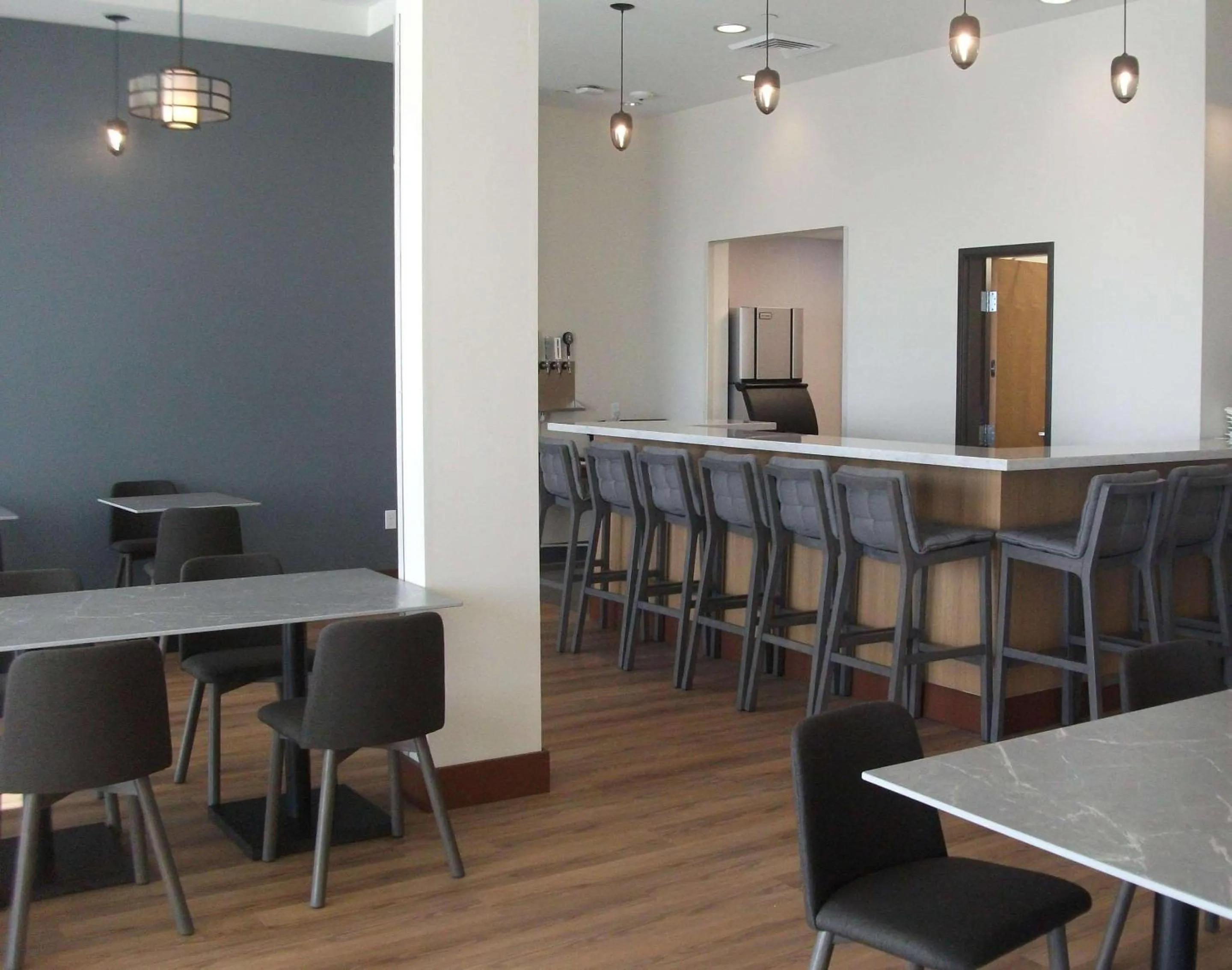 Restaurant/places to eat in Radisson Hotel Pendleton Airport
