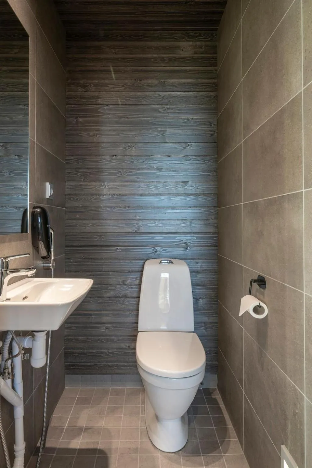 Toilet in Ski-Inn Kultakero