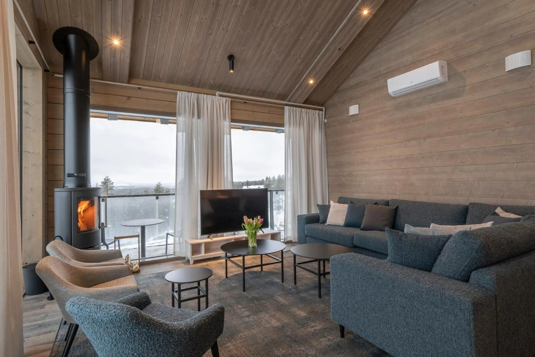 Communal lounge/ TV room in Ski-Inn Kultakero