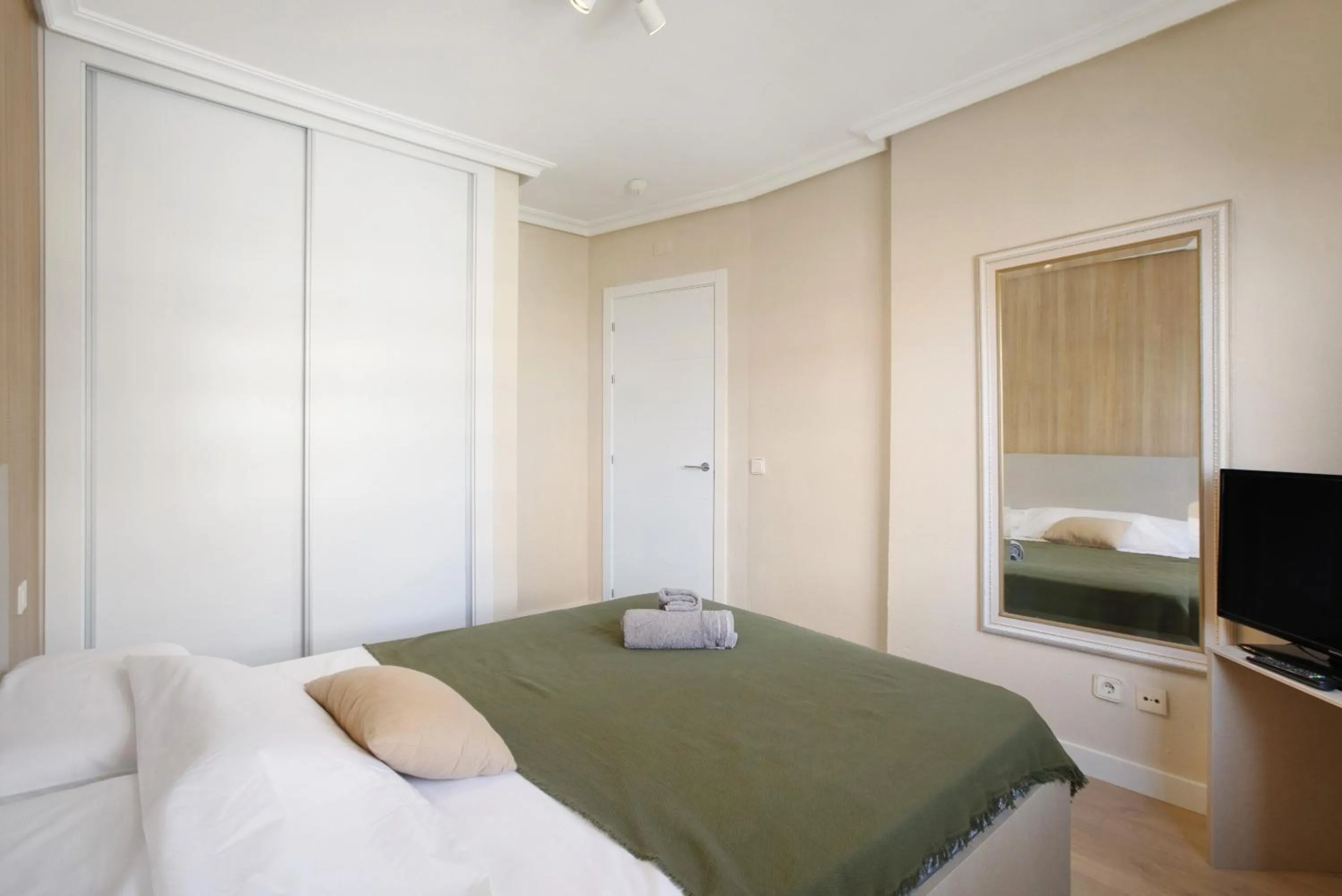 Bedroom, Bed in Apartamento Royal Park Albatros