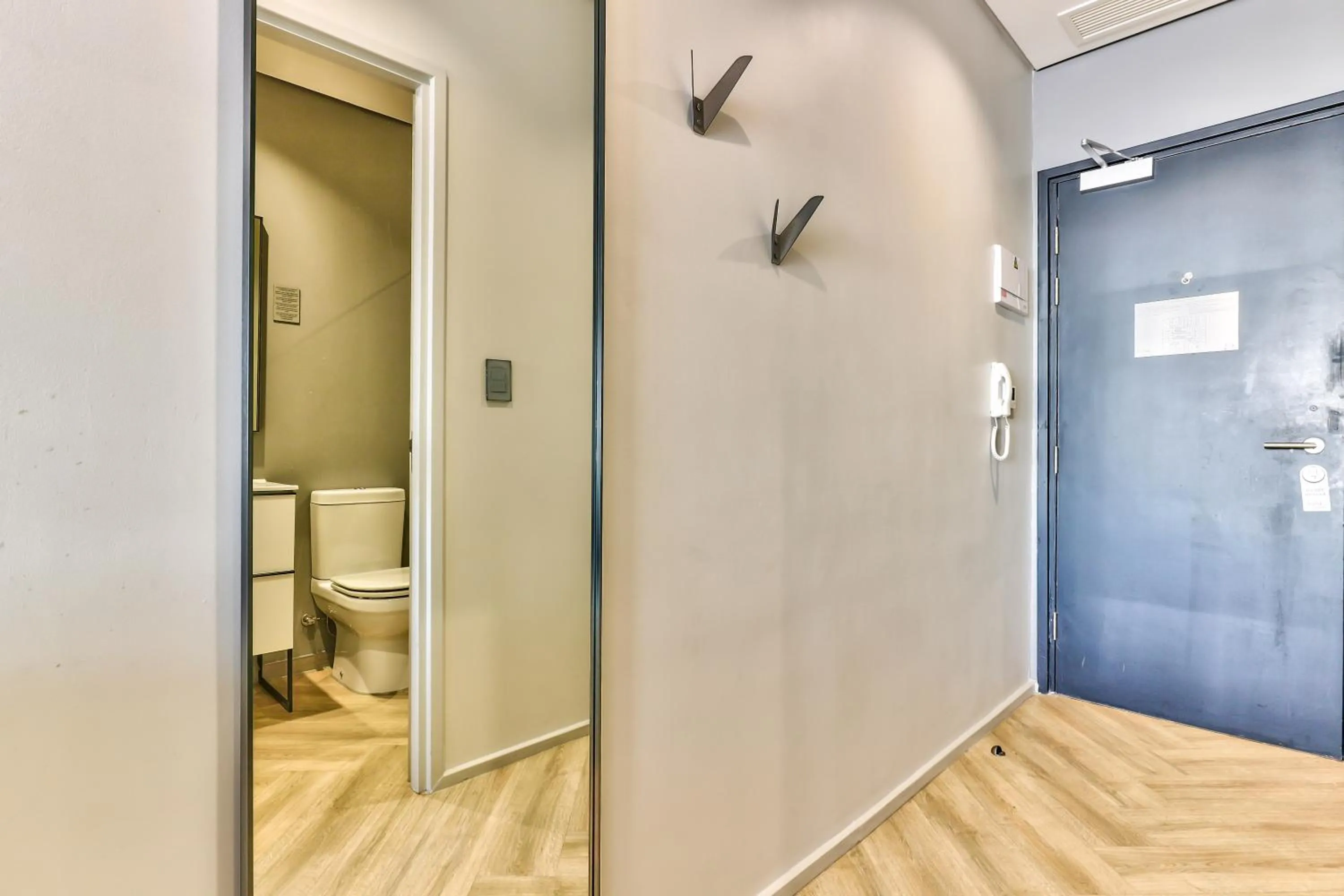 Shower in WINK Aparthotel One Thibault