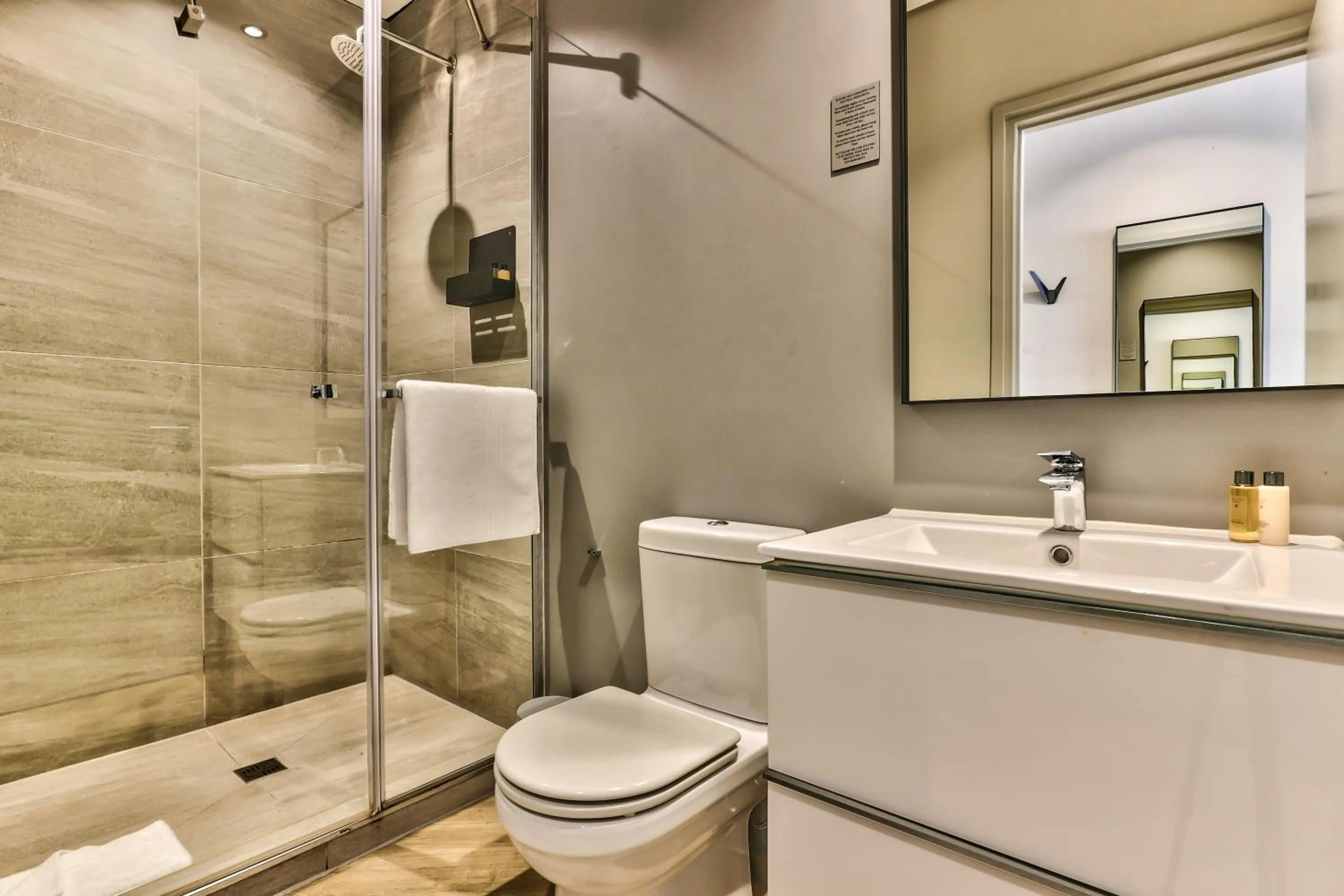 Shower in WINK Aparthotel One Thibault