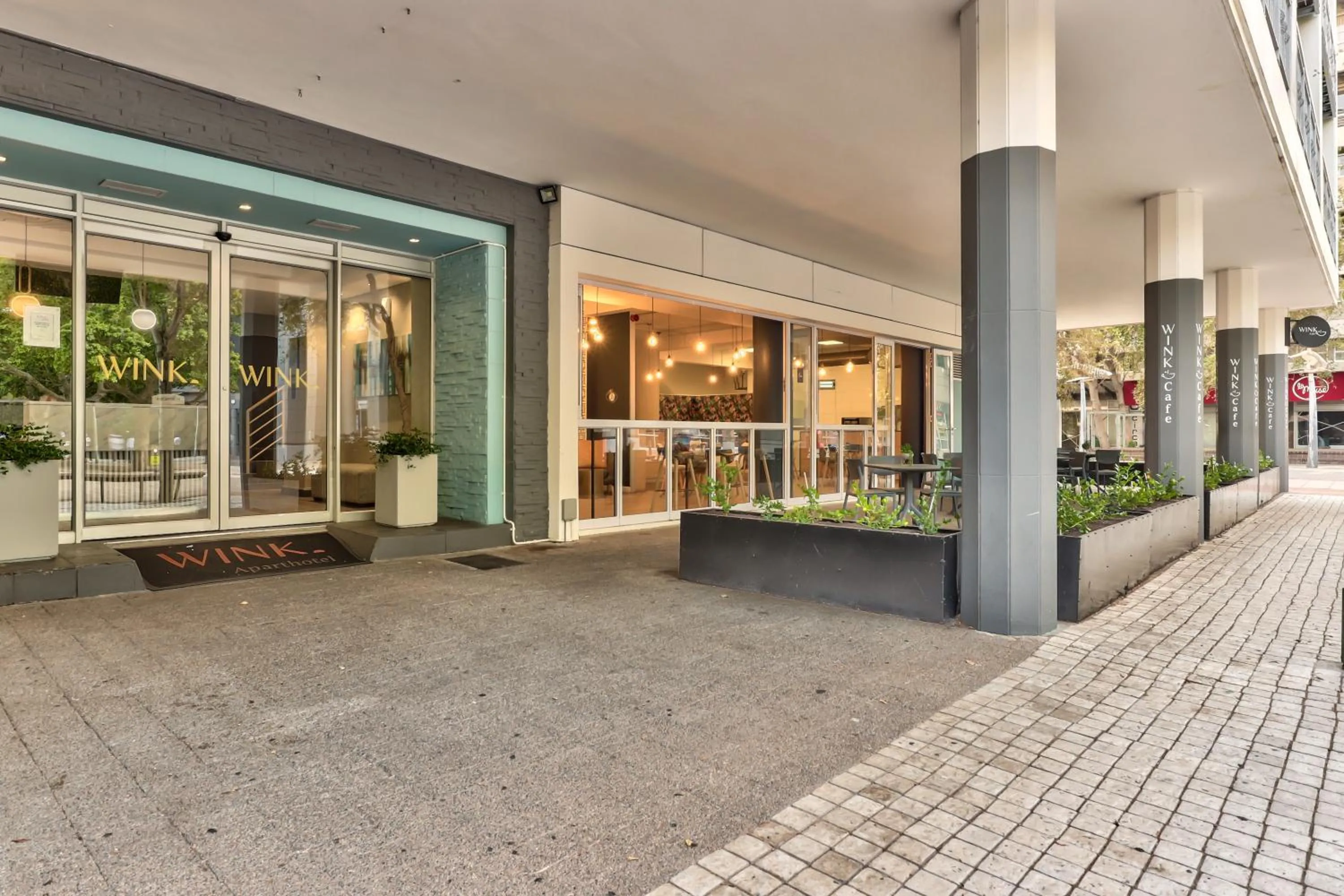 Restaurant/places to eat in WINK Aparthotel One Thibault