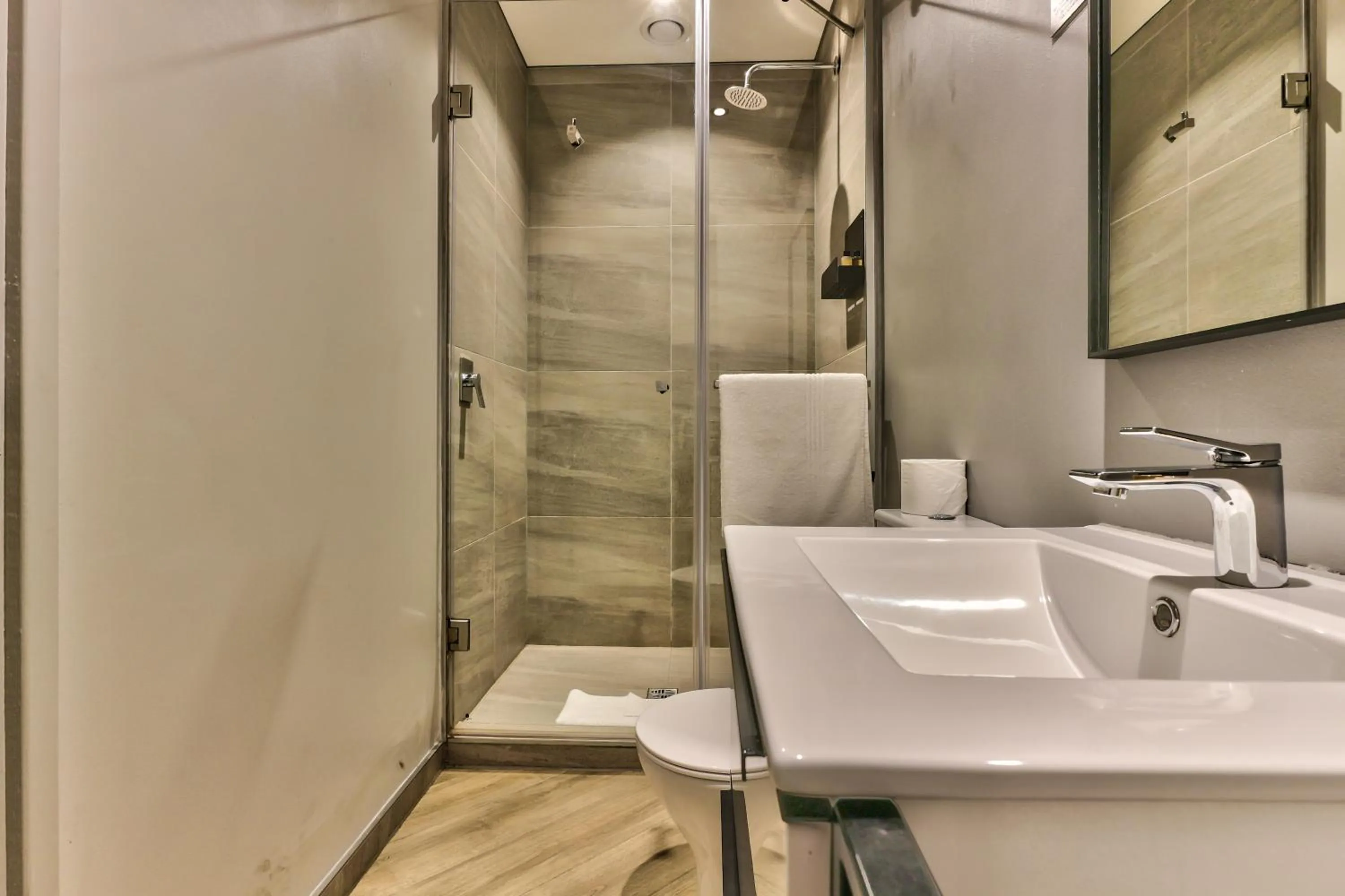 Shower in WINK Aparthotel One Thibault