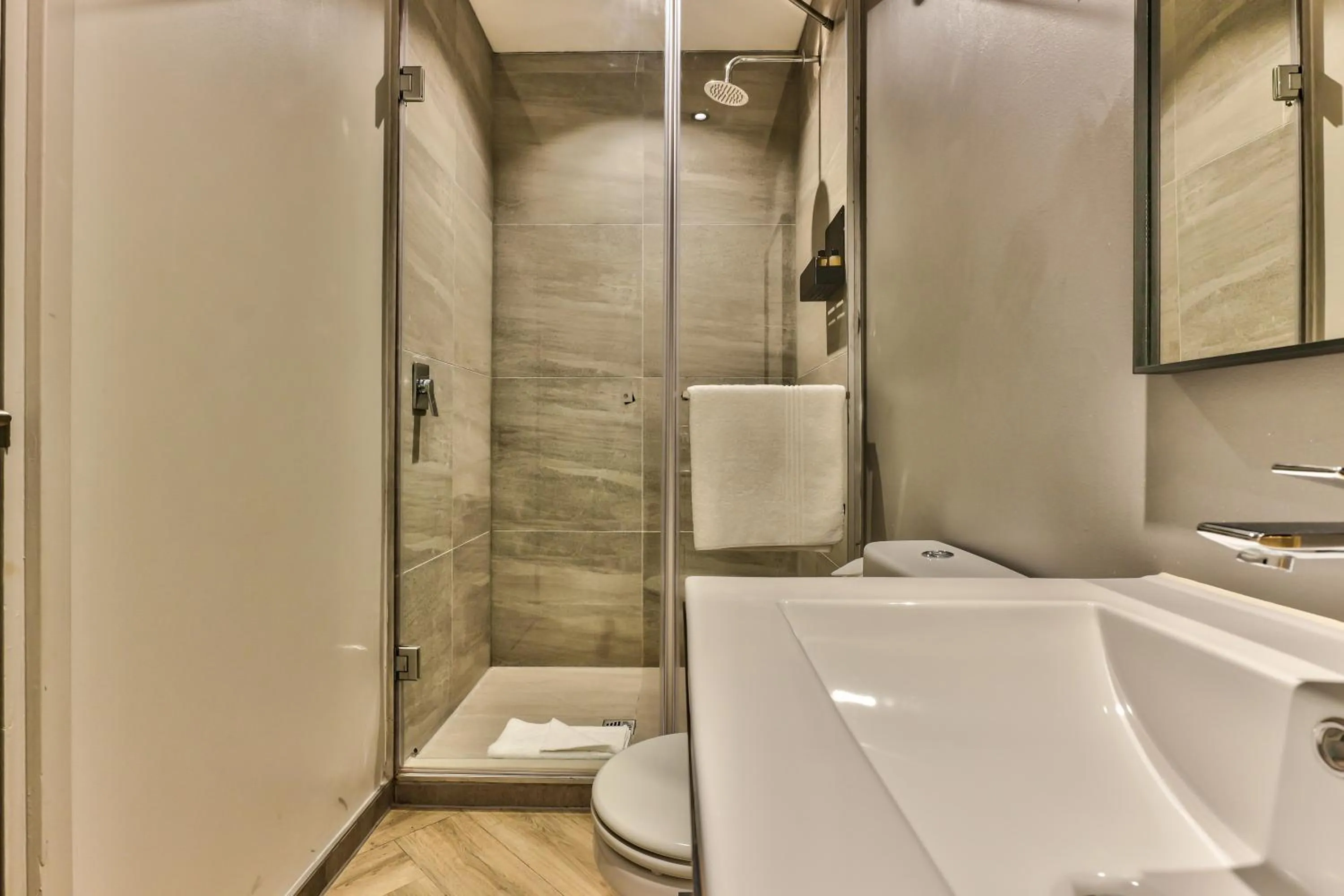 Shower in WINK Aparthotel One Thibault