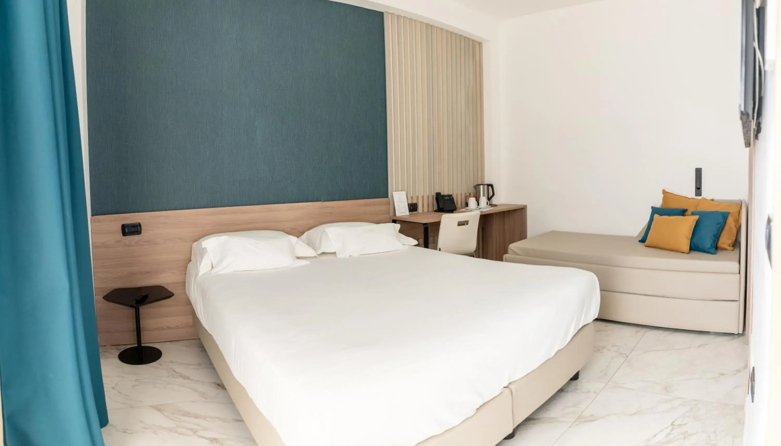 Superior Triple Room with Balcony in Hotel Maiuri Pompei Superior Triple Room with Balcony in Hotel Maiuri Pompei