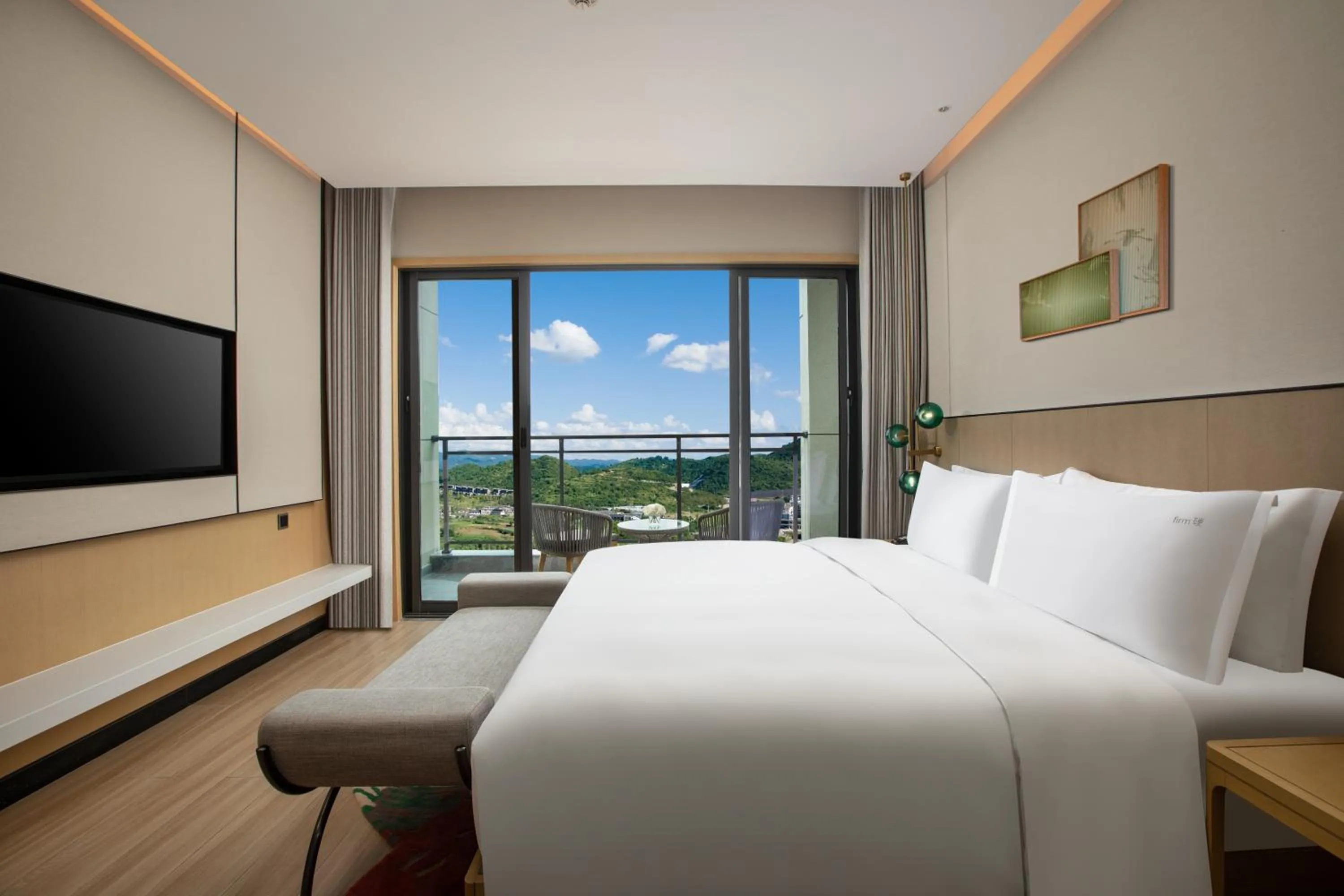 Bed in Holiday Inn Resort Guiyang Qingyan by IHG