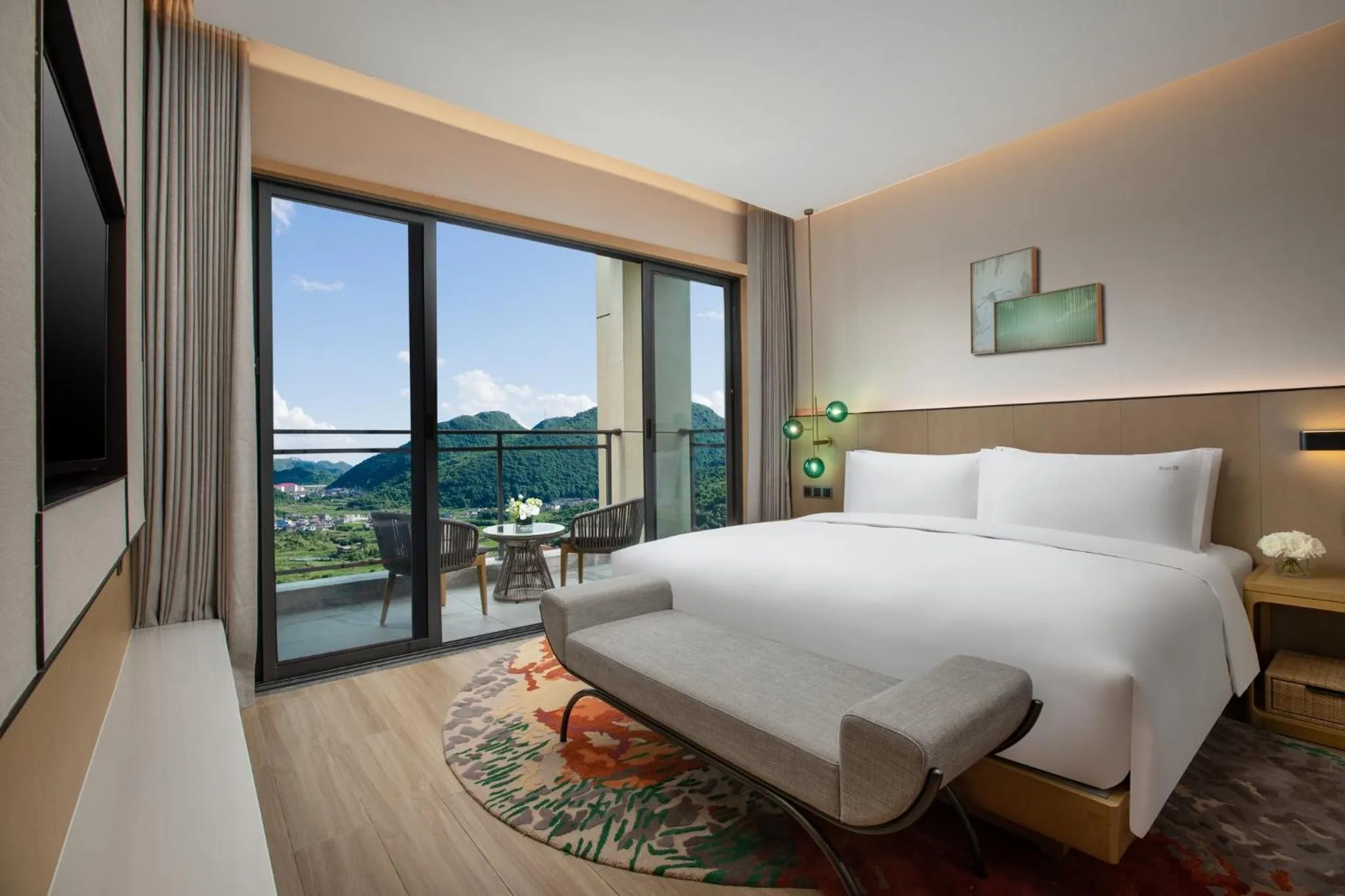 Photo of the whole room, Bed in Holiday Inn Resort Guiyang Qingyan by IHG