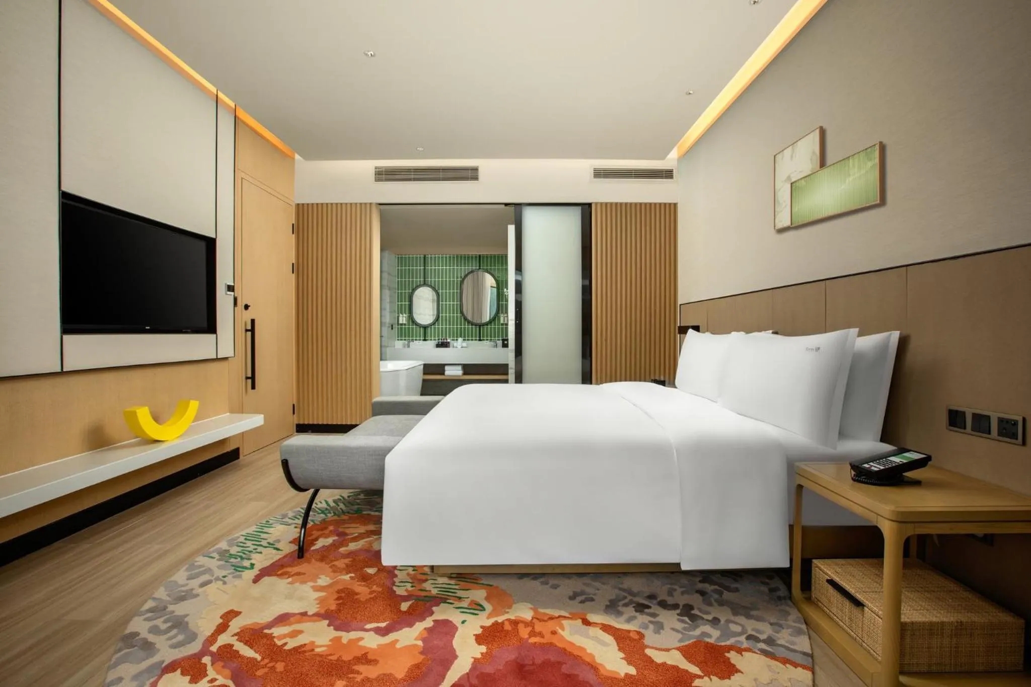 Photo of the whole room, Bed in Holiday Inn Resort Guiyang Qingyan by IHG