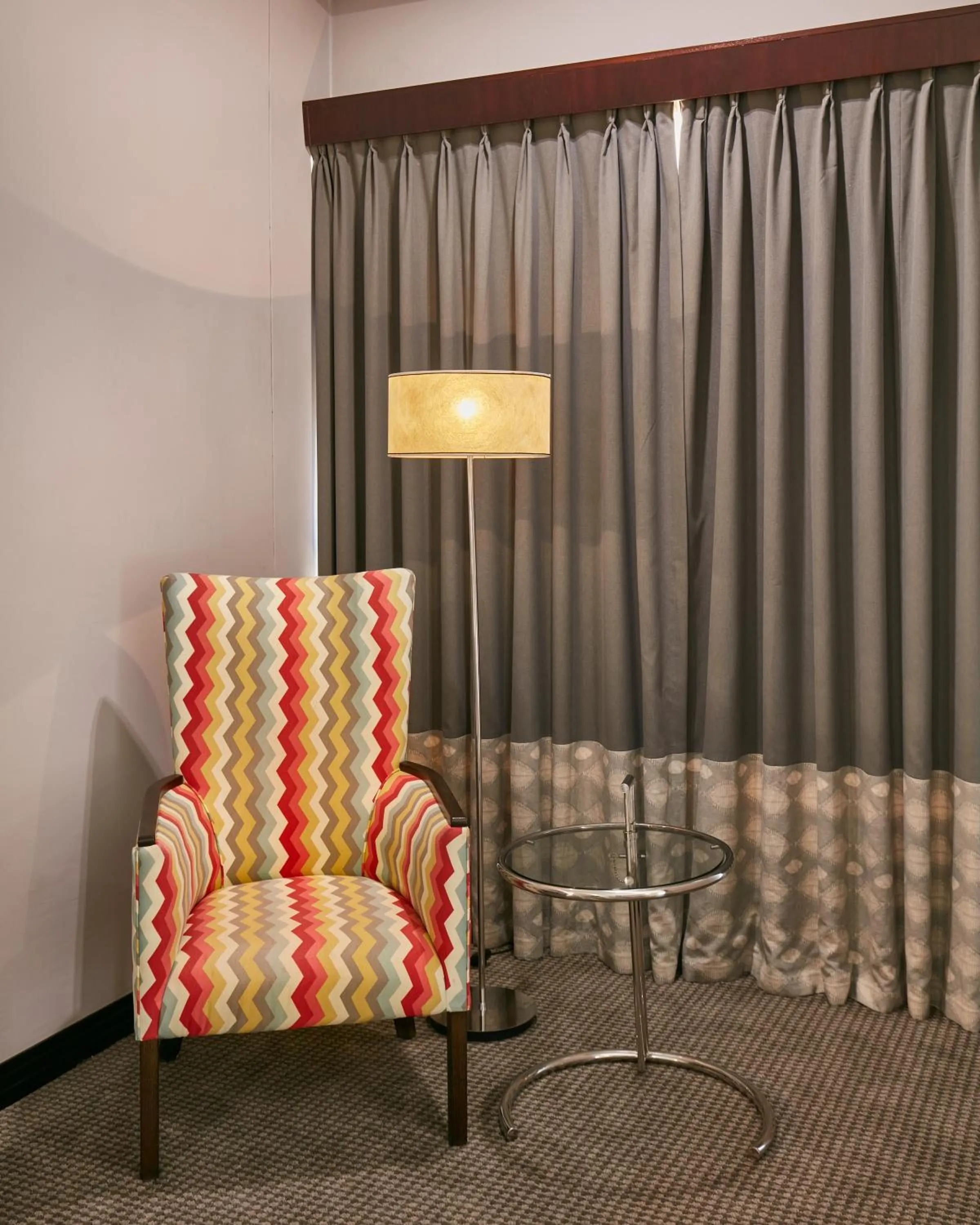 Seating area in Regent Select Hotel