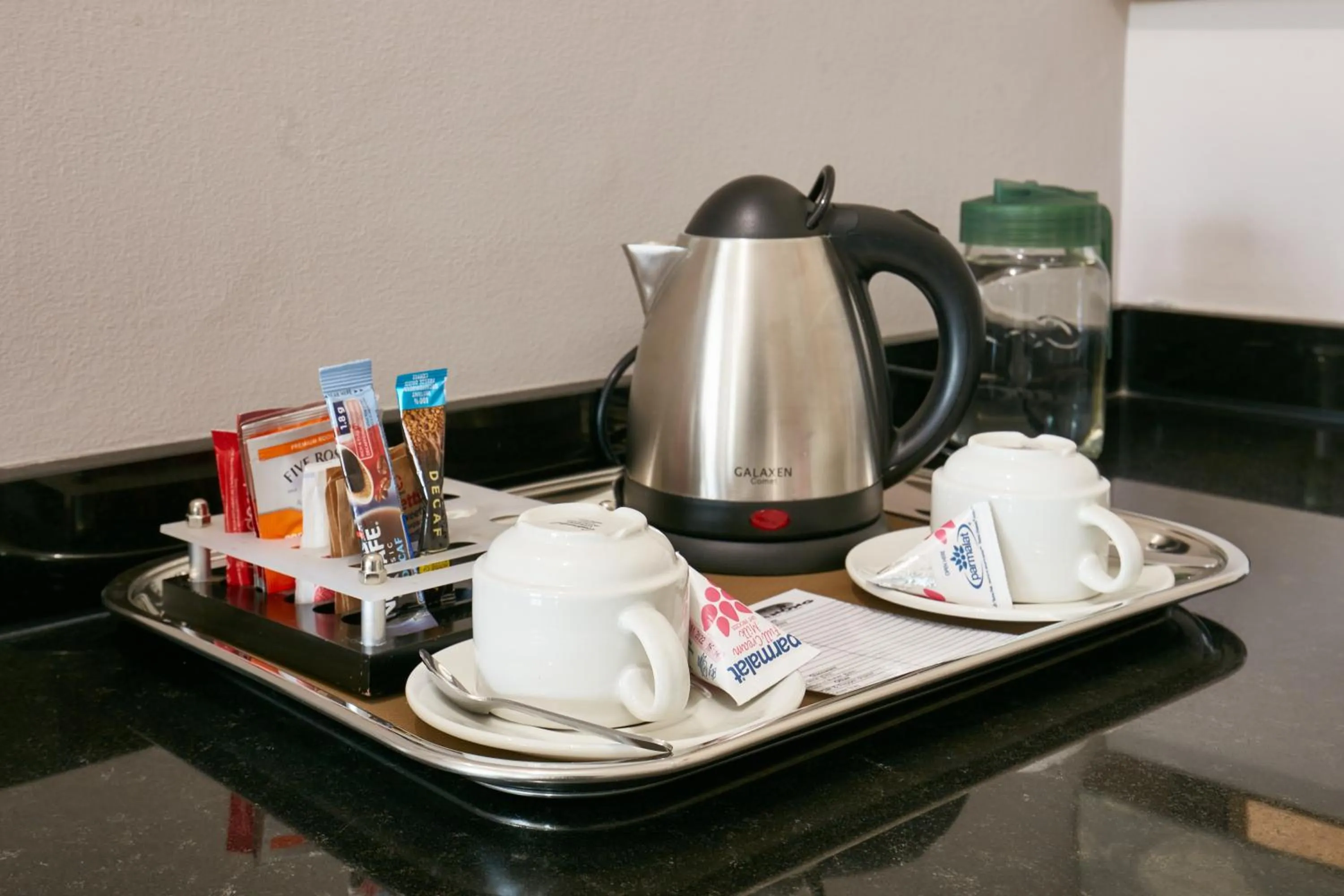 Coffee/tea facilities in Regent Select Hotel
