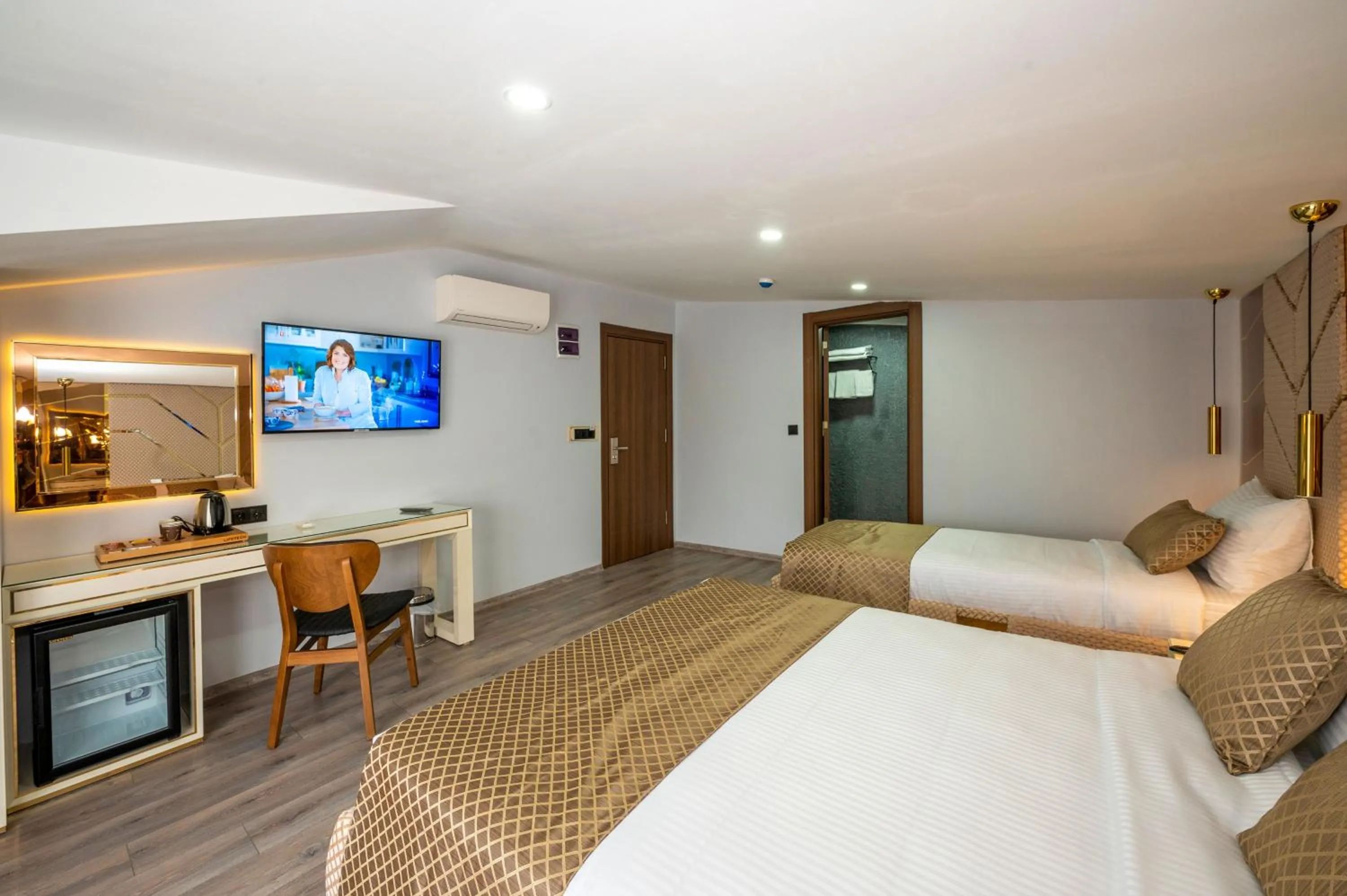 Photo of the whole room, Bed in Luxury Airport Hotel By Zazzoni-İstanbul Airport