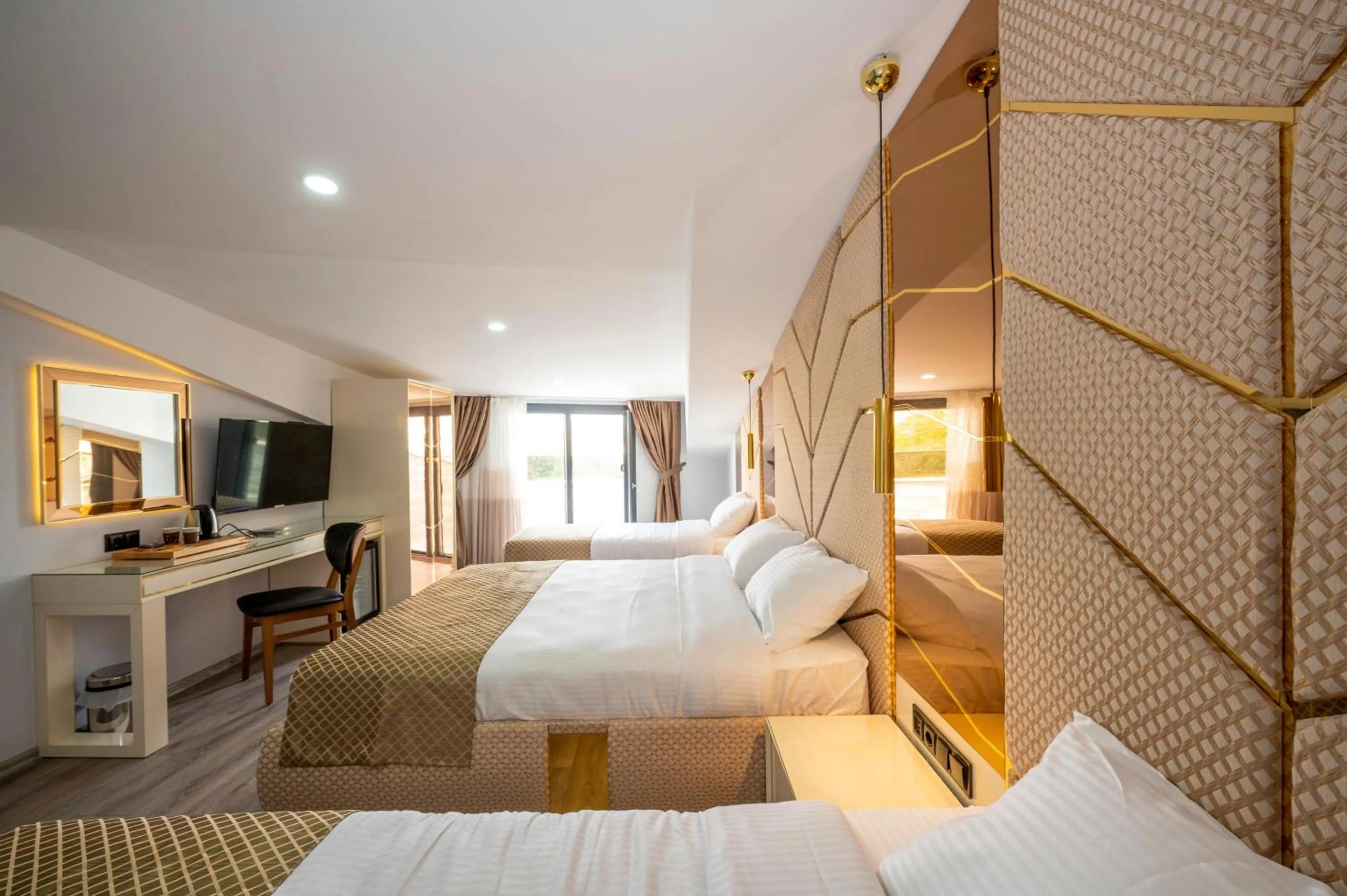 Photo of the whole room, Bed in Luxury Airport Hotel By Zazzoni-İstanbul Airport