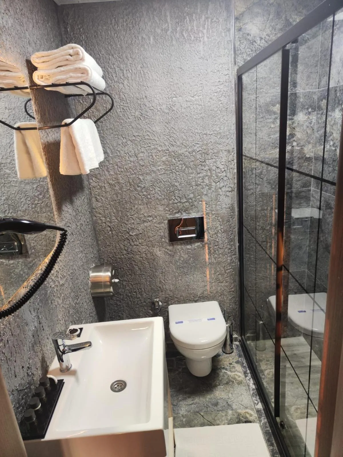 Shower in Luxury Airport Hotel By Zazzoni-İstanbul Airport