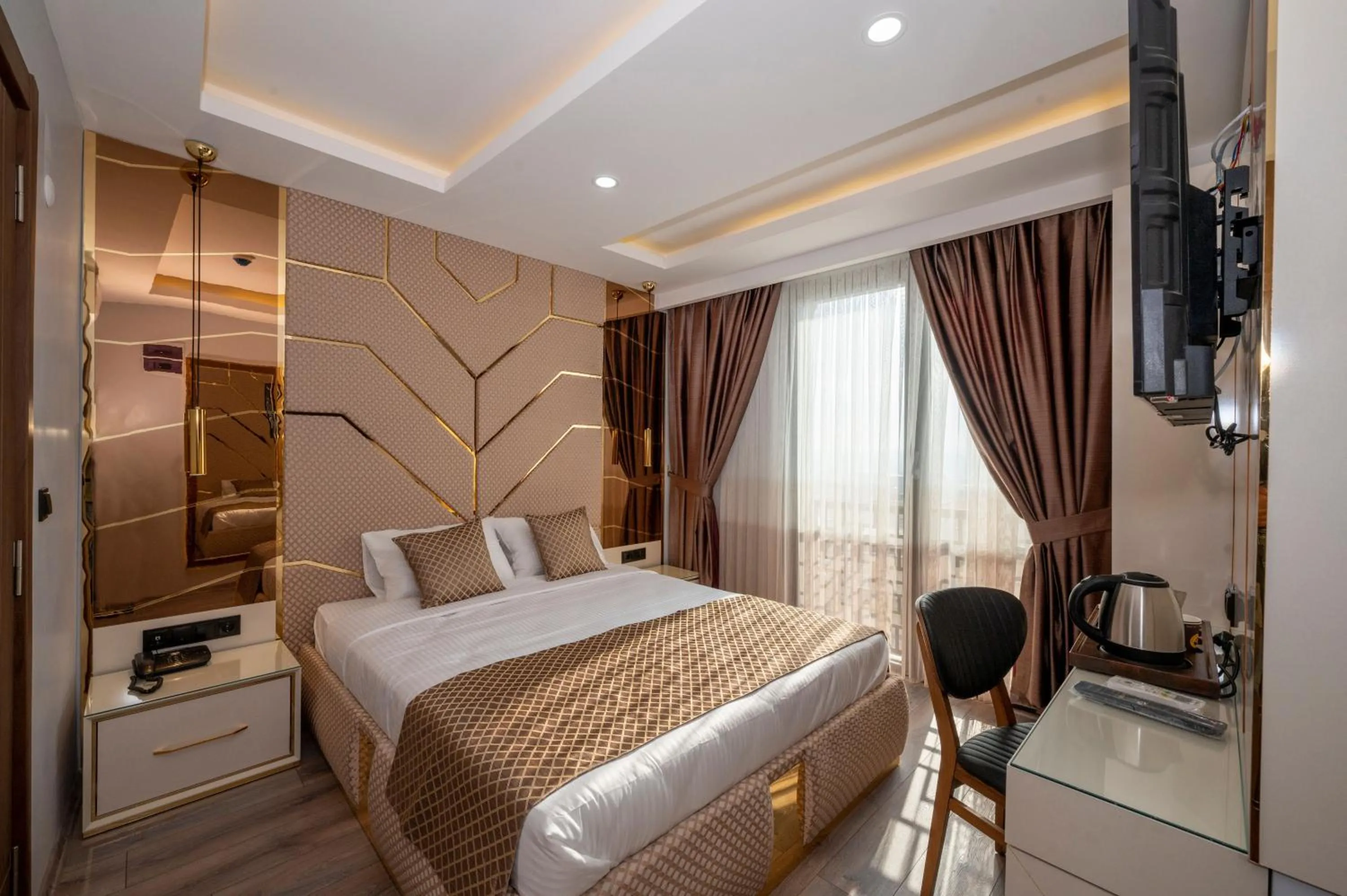 Bedroom, Bed in Luxury Airport Hotel By Zazzoni-İstanbul Airport