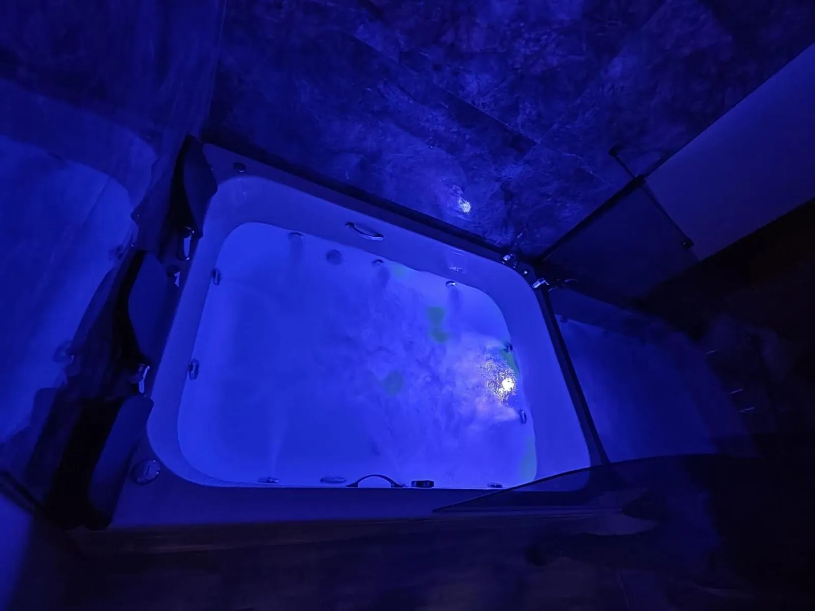 Night in Luxury Airport Hotel By Zazzoni-İstanbul Airport