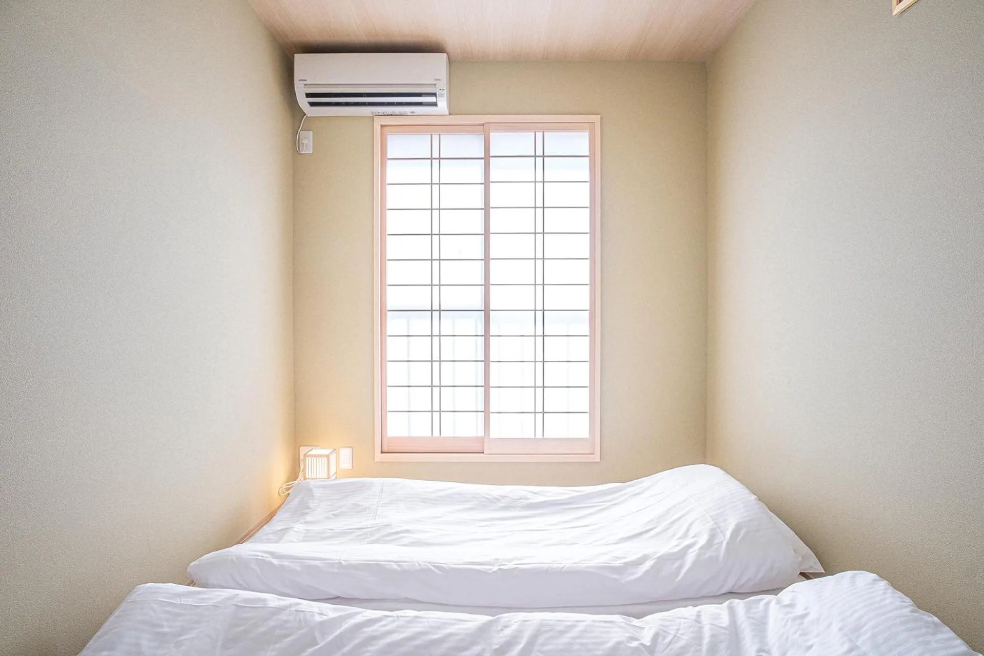 Day, Bed in Bungetsu Shokaku Kaikan