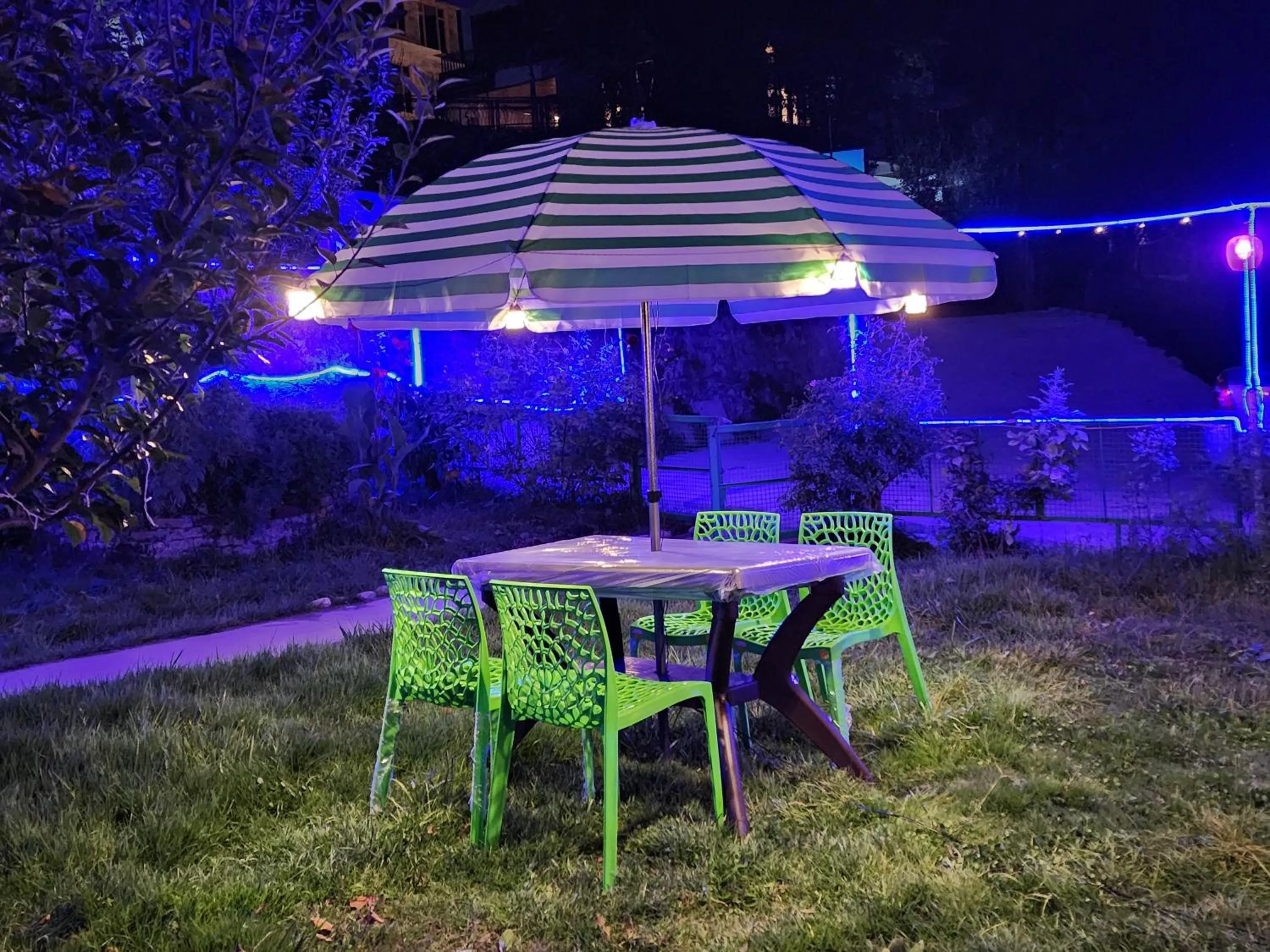 Restaurant/places to eat in Luxury Planet Resort Manali