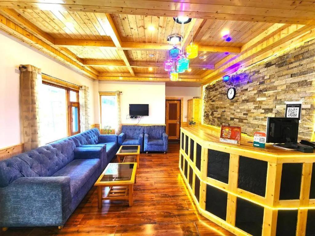 Communal lounge/ TV room in Luxury Planet Resort Manali