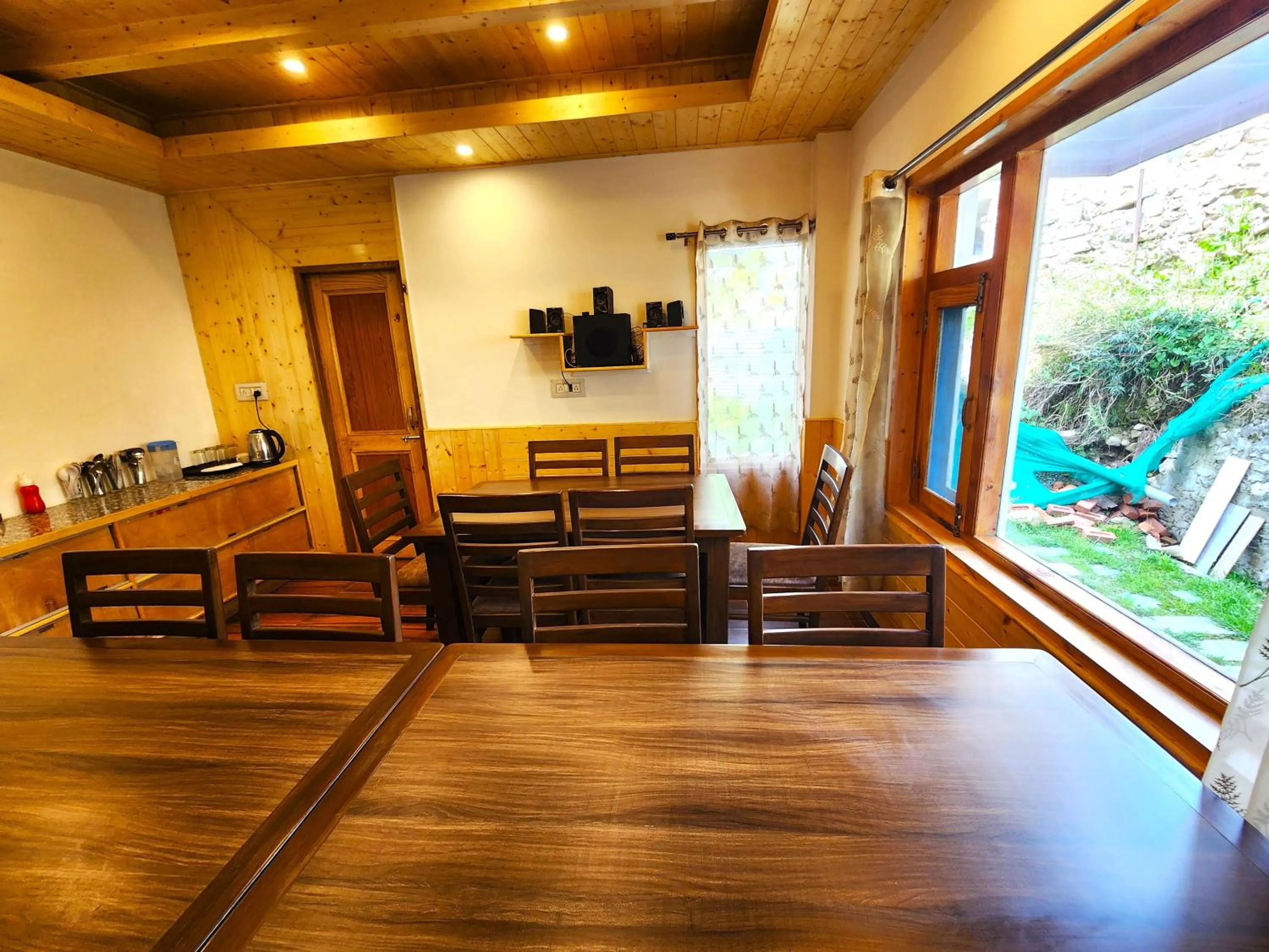 Restaurant/places to eat in Luxury Planet Resort Manali