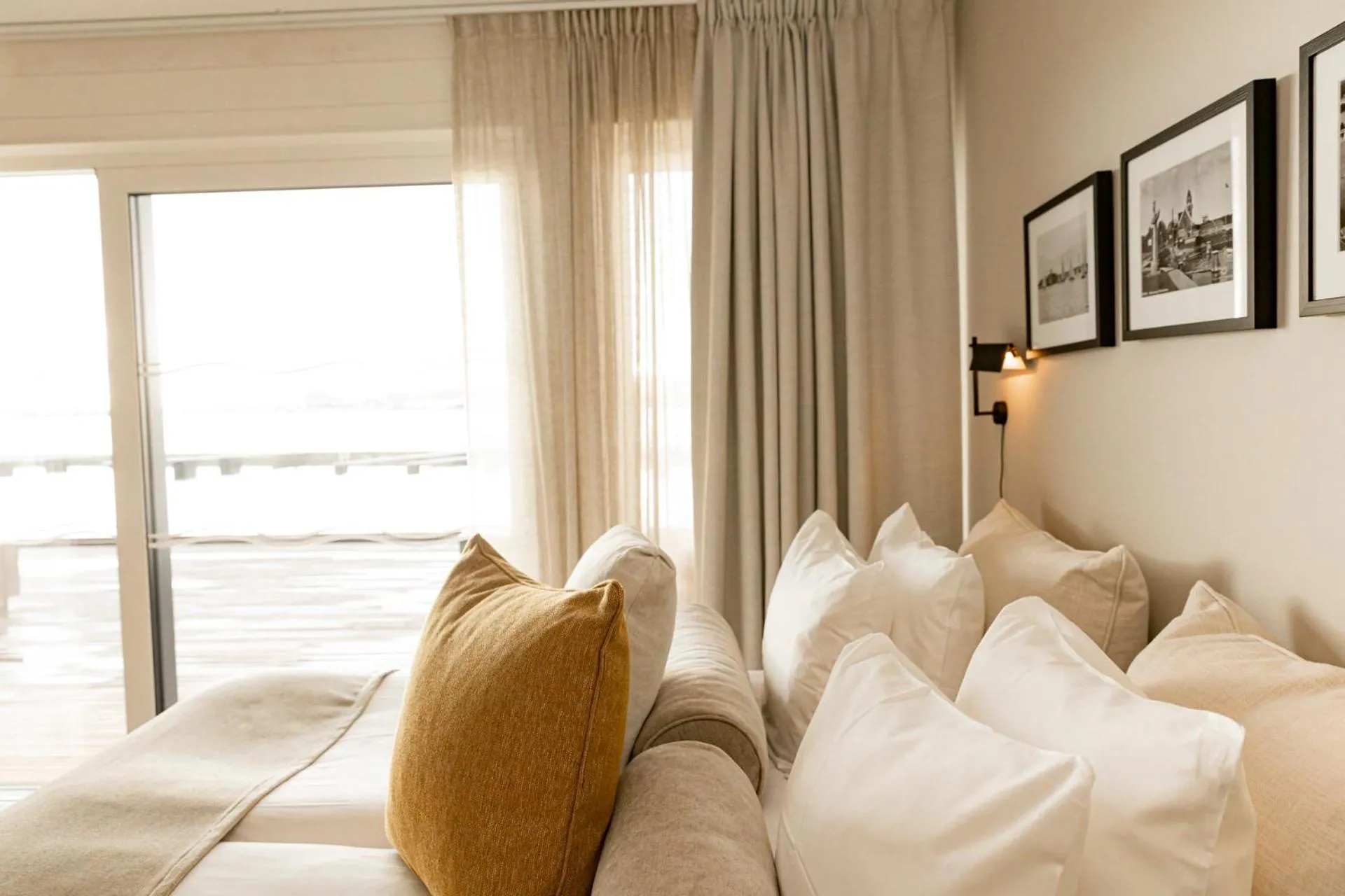 Property building, Bed in Slottsholmen Hotell och Restaurang