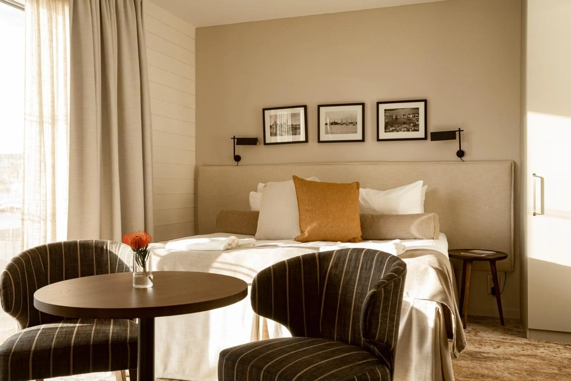 Property building, Bed in Slottsholmen Hotell och Restaurang