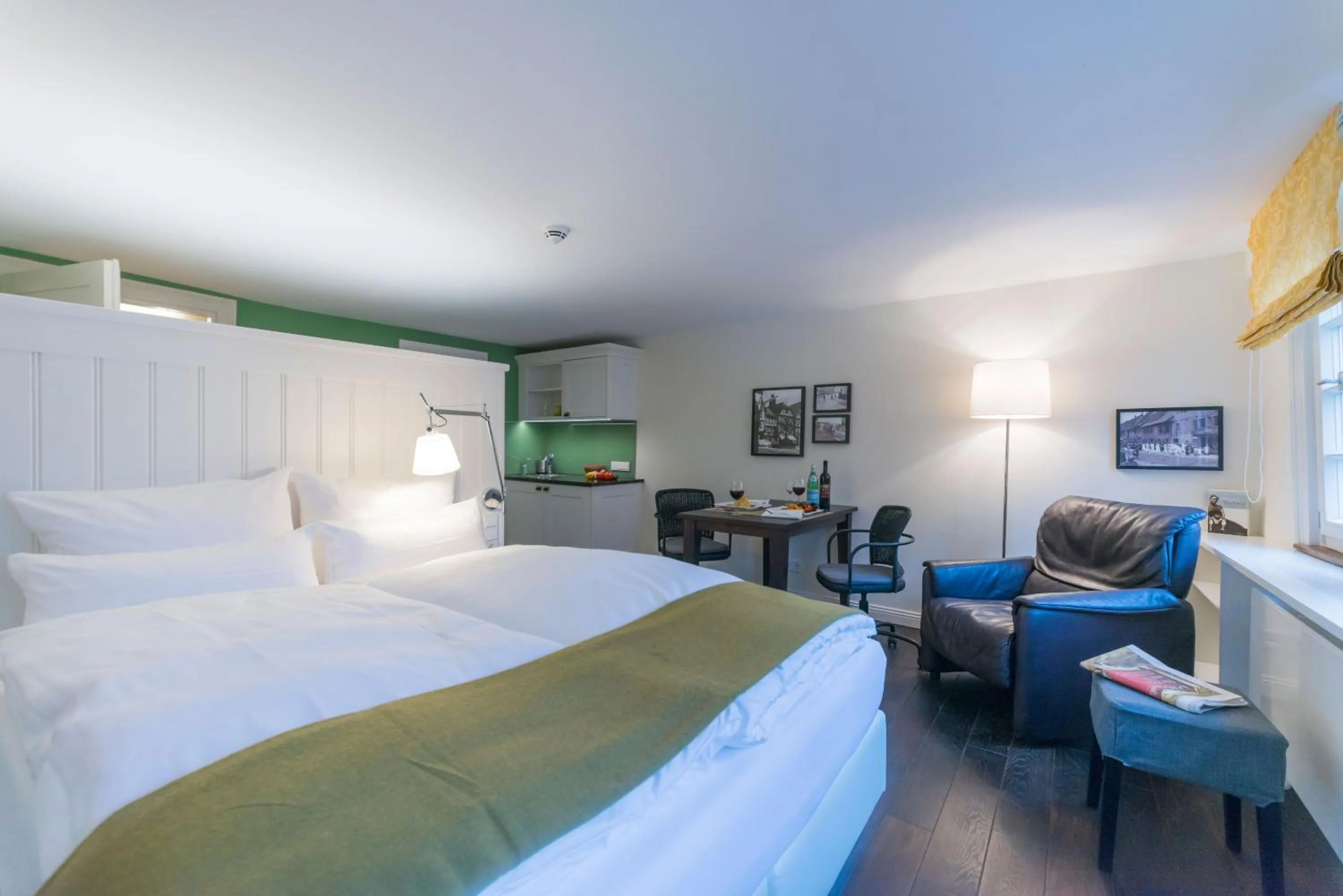 Photo of the whole room, Bed in Gästehaus am Marktbrunnen