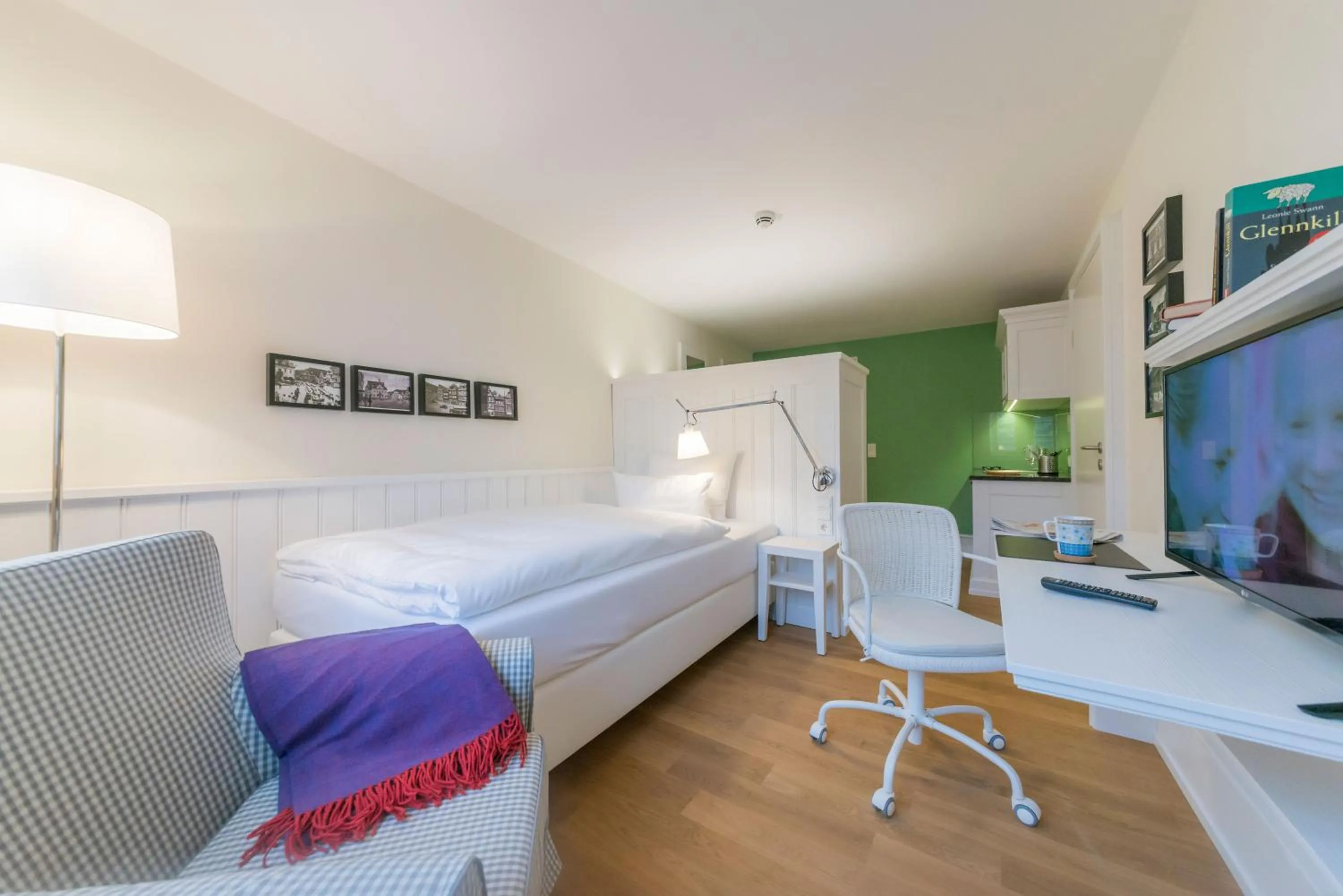 Photo of the whole room, Bed in Gästehaus am Marktbrunnen