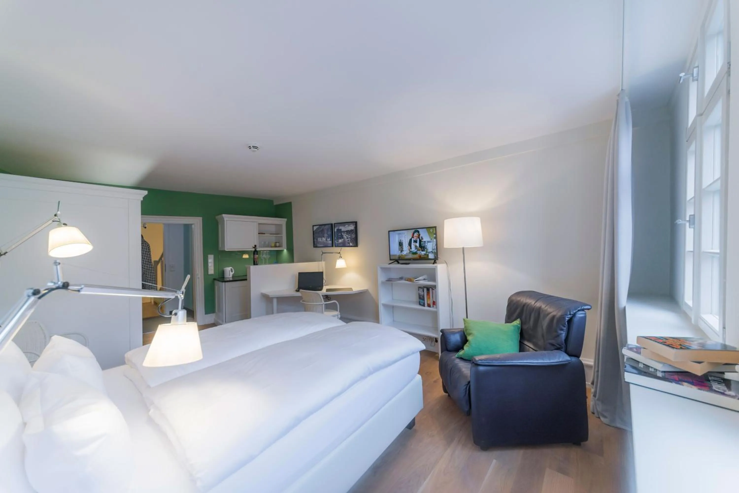 Photo of the whole room, Bed in Gästehaus am Marktbrunnen