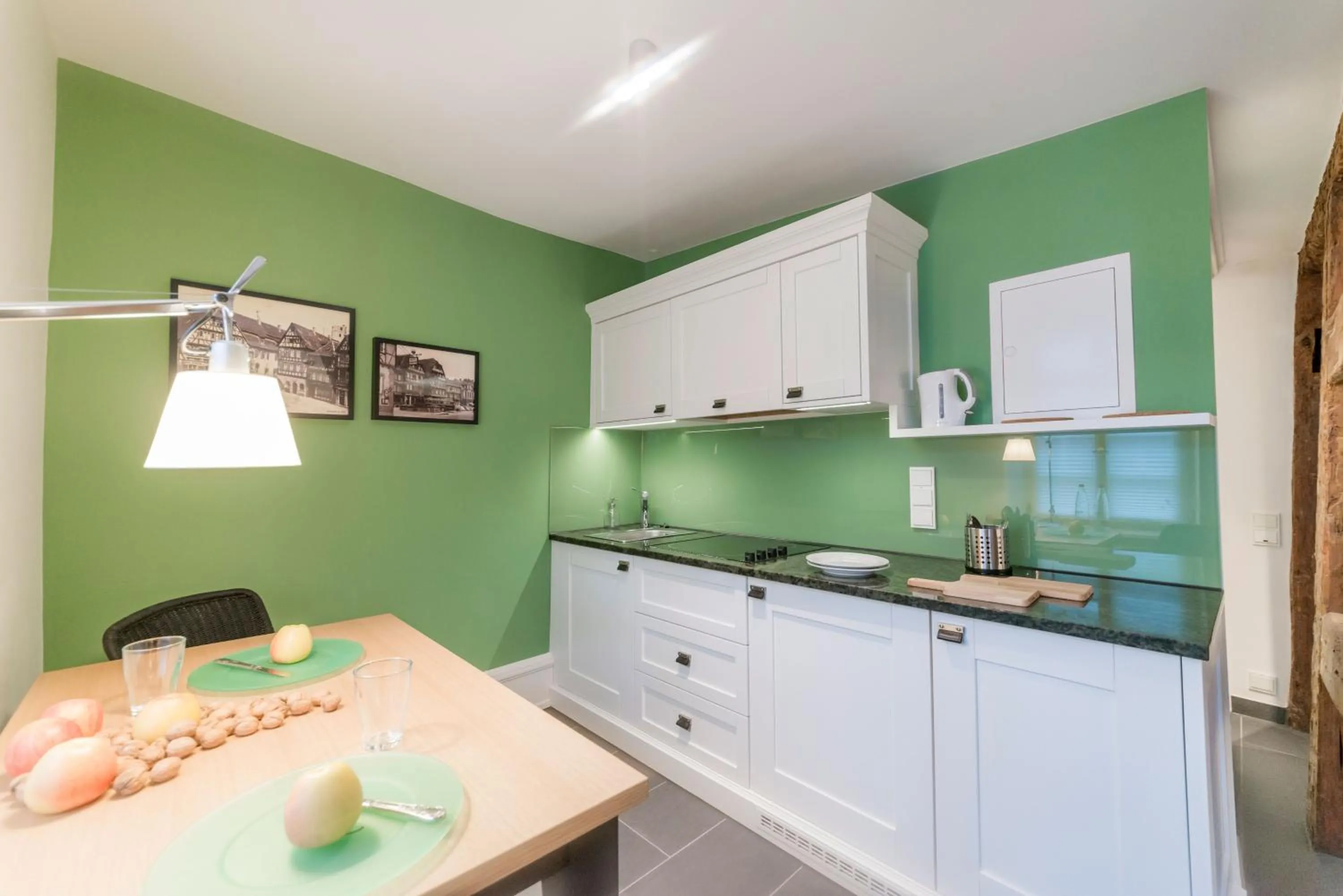 Kitchen or kitchenette in Gästehaus am Marktbrunnen