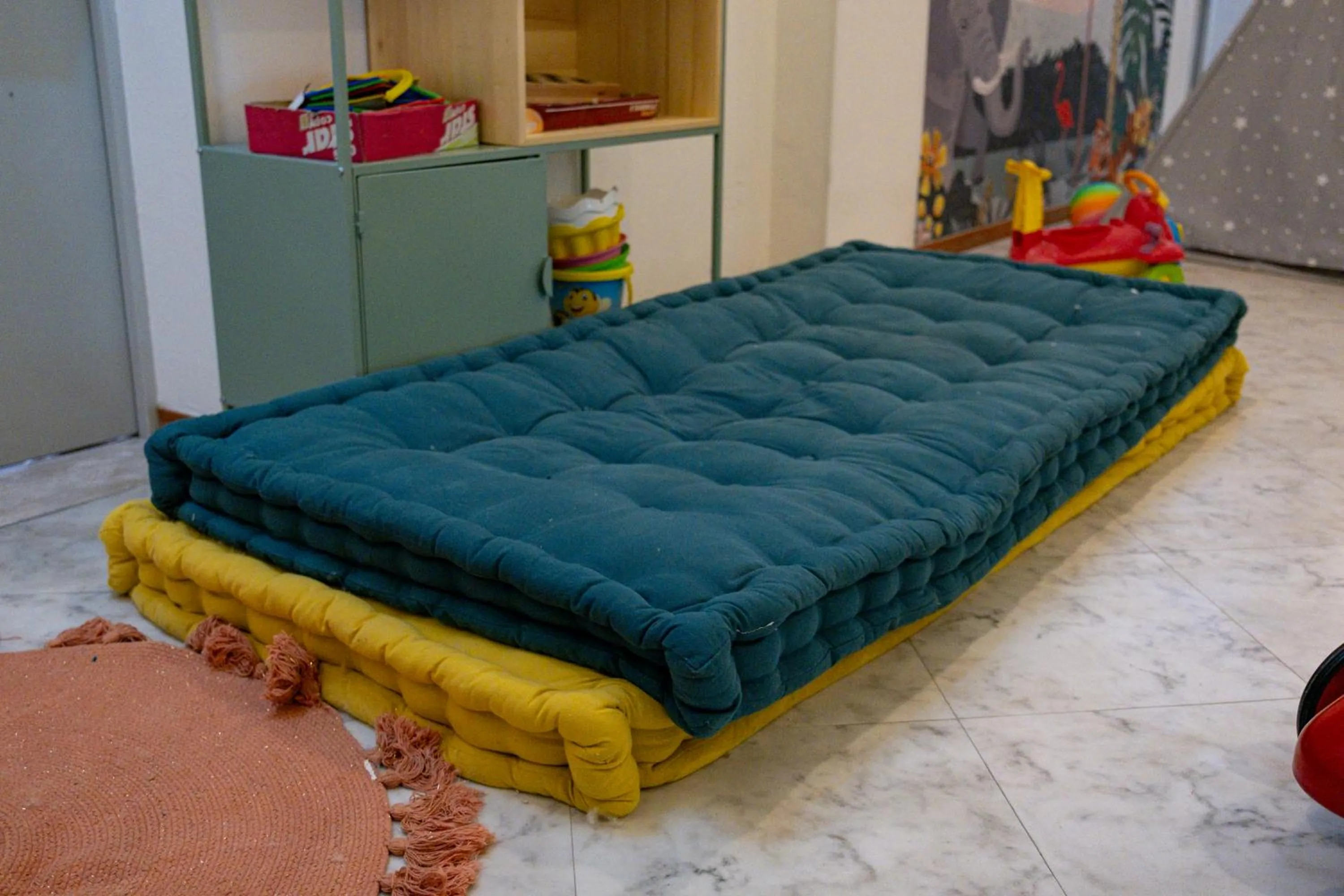 Children play ground, Bed in Hotel St Gregory Park