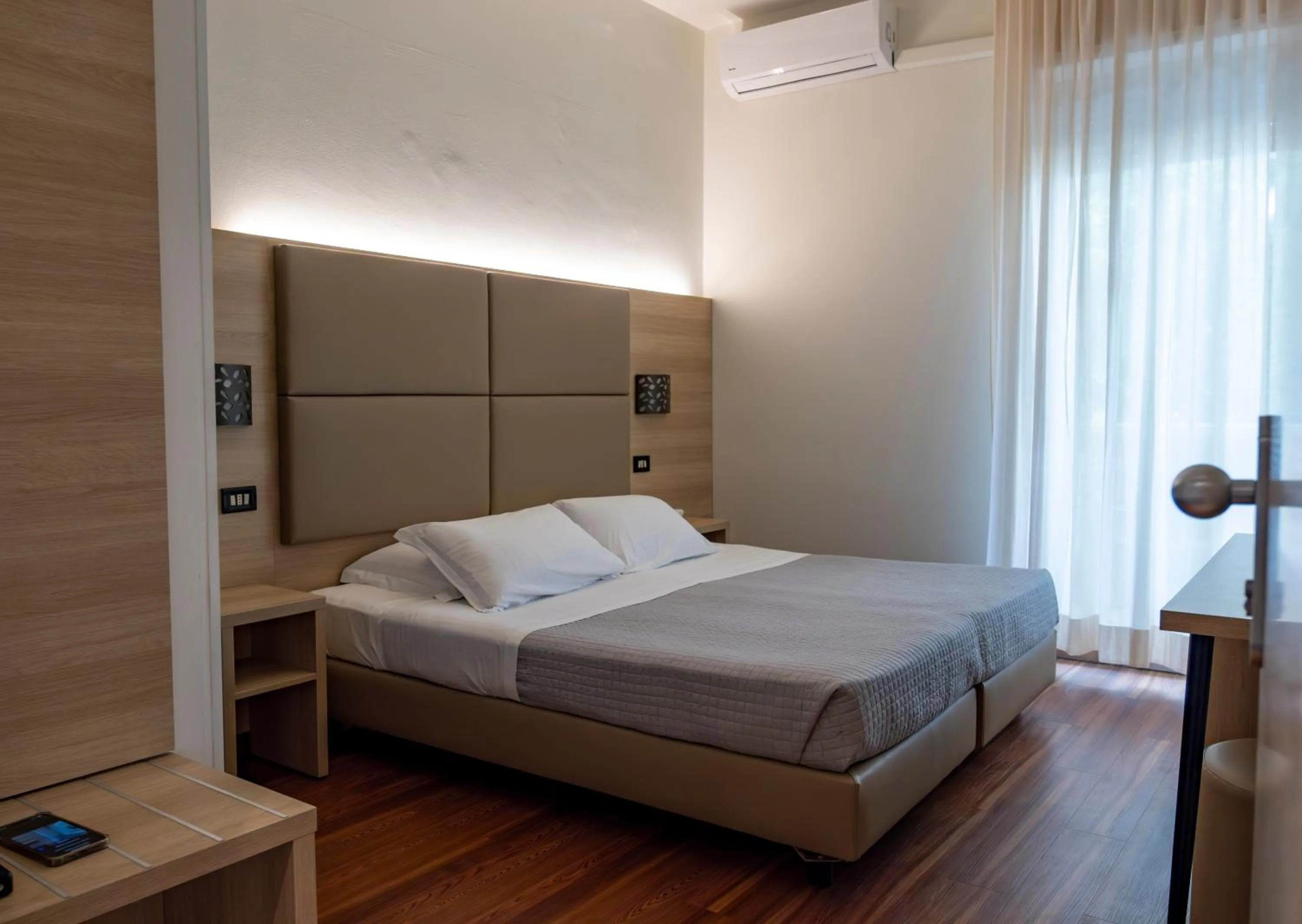 Bedroom, Bed in Hotel St Gregory Park