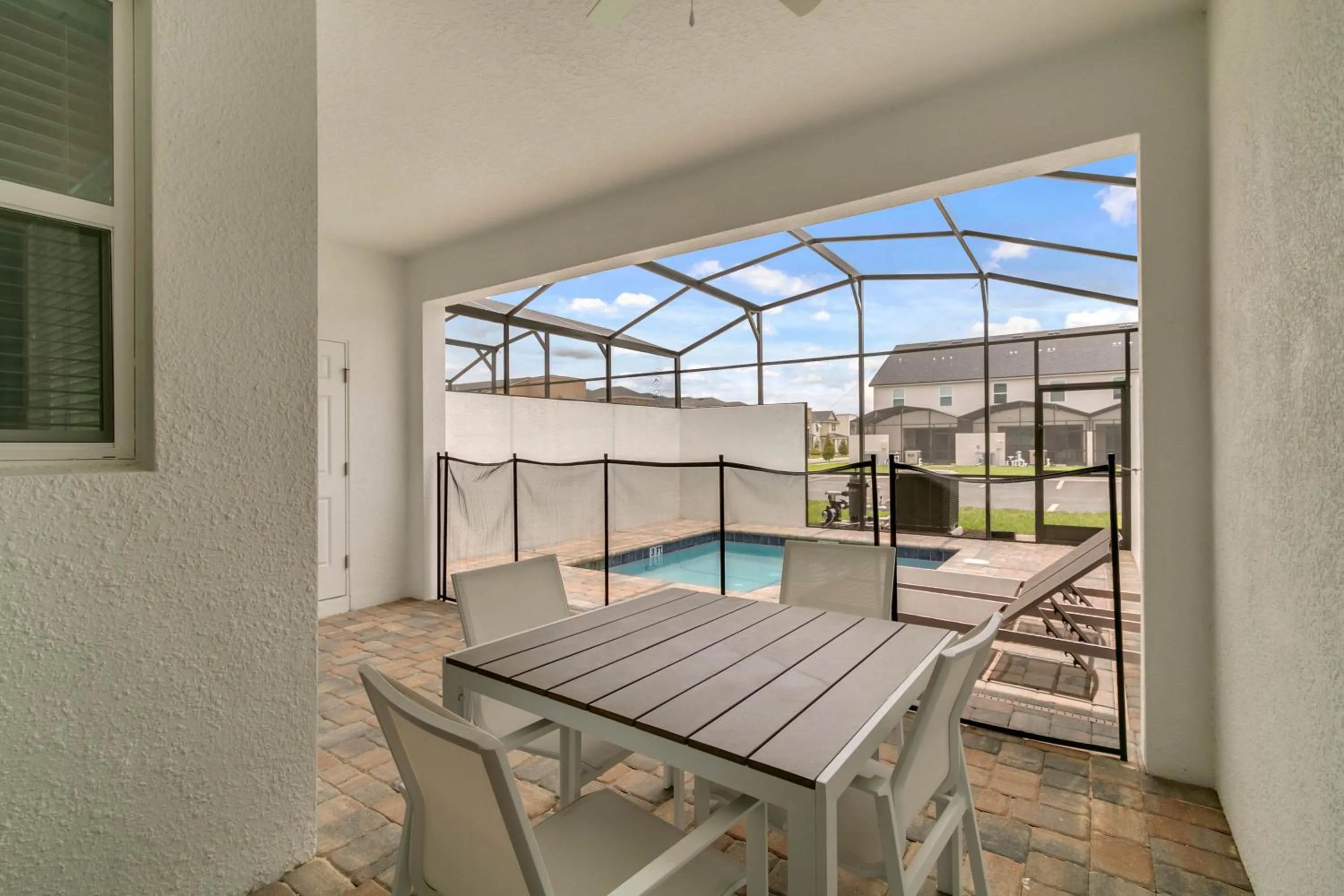 Property building in 4 Bedrooms 4 Bathrooms Solara 8964 Ad