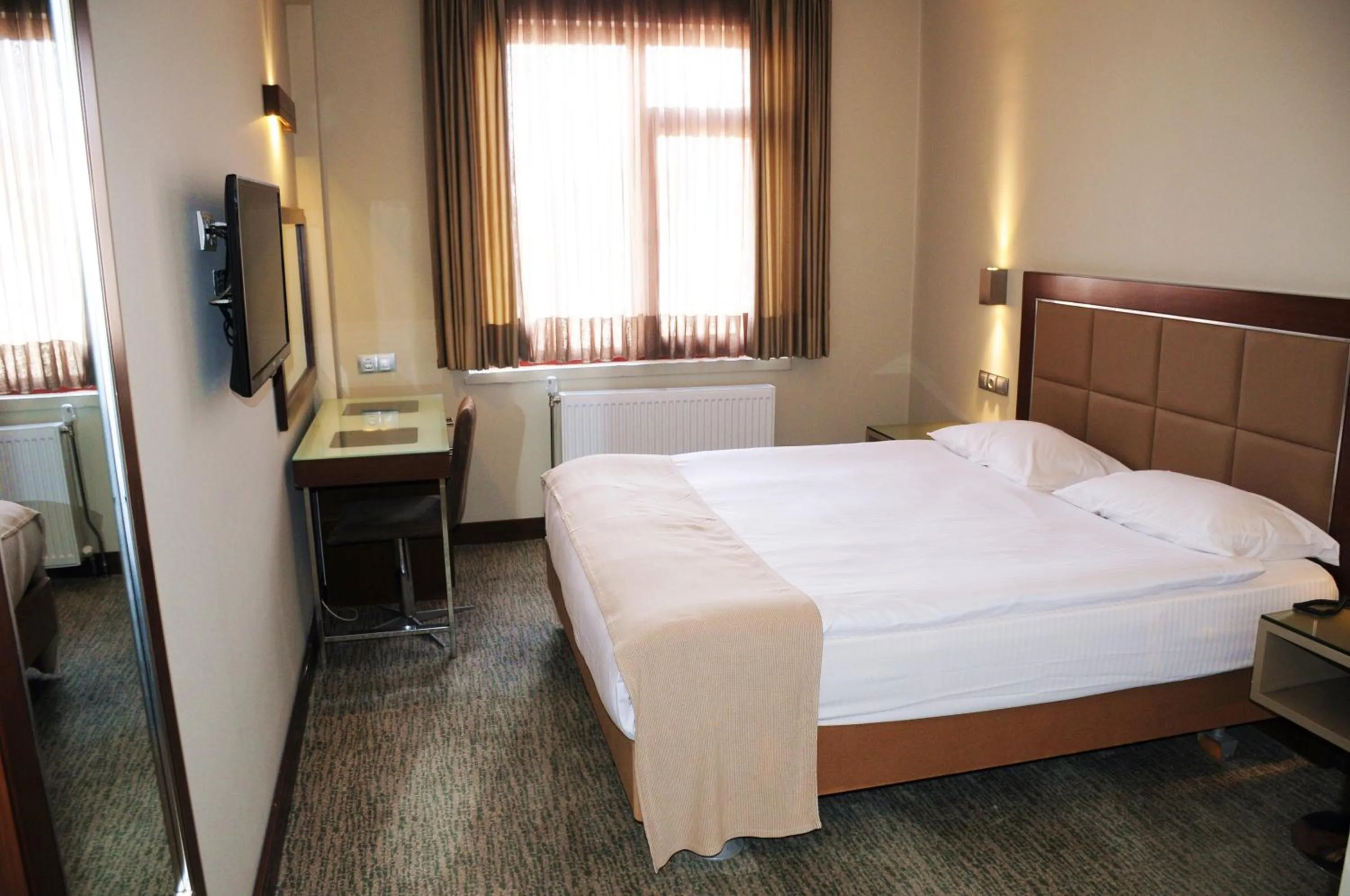 Photo of the whole room, Bed in HİTİT OTEL